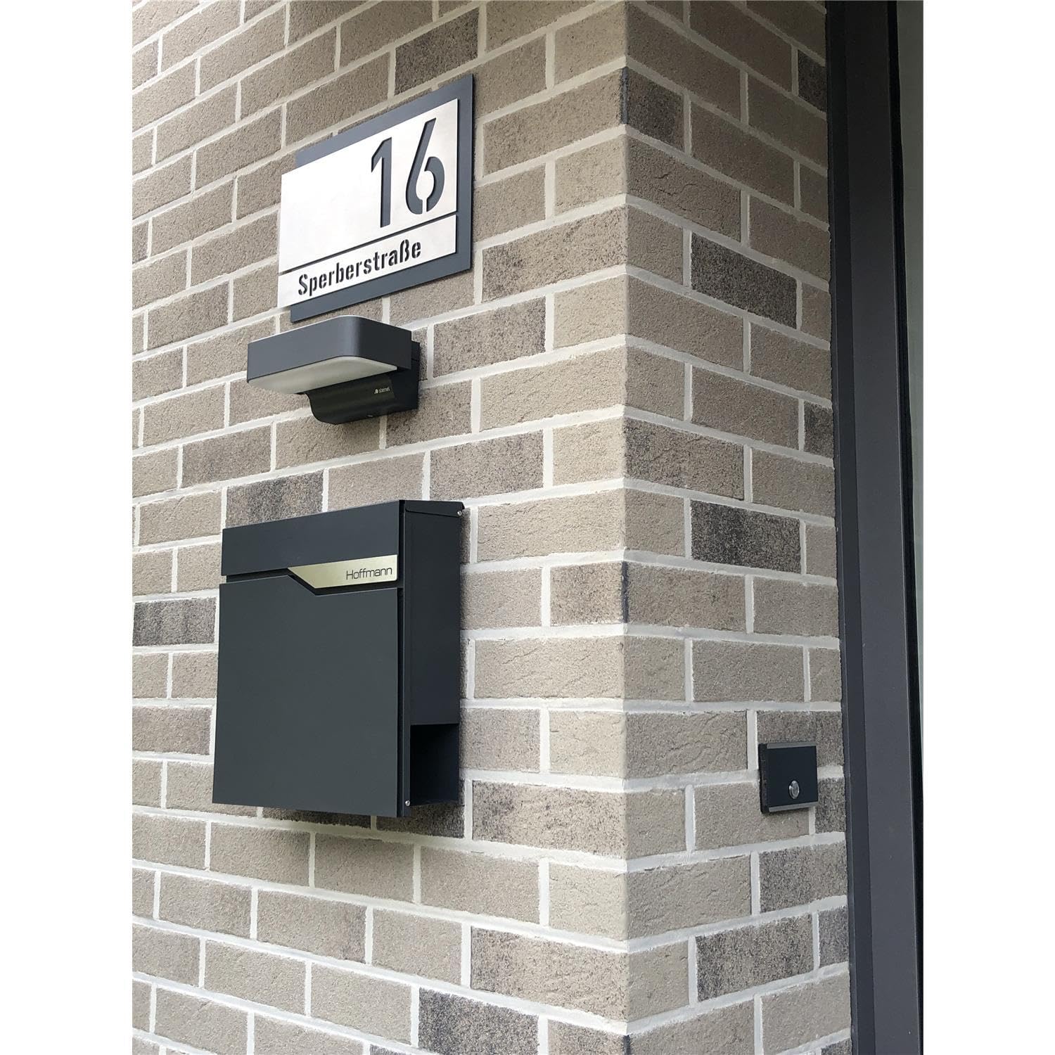 Metzler cassetta postale moderna RAL 7016 antracite Ebenhard – buca lettere da parete con vano giornali – incisione su targhetta in acciaio inox V2A – 37 x 37 x 10,5 cm
