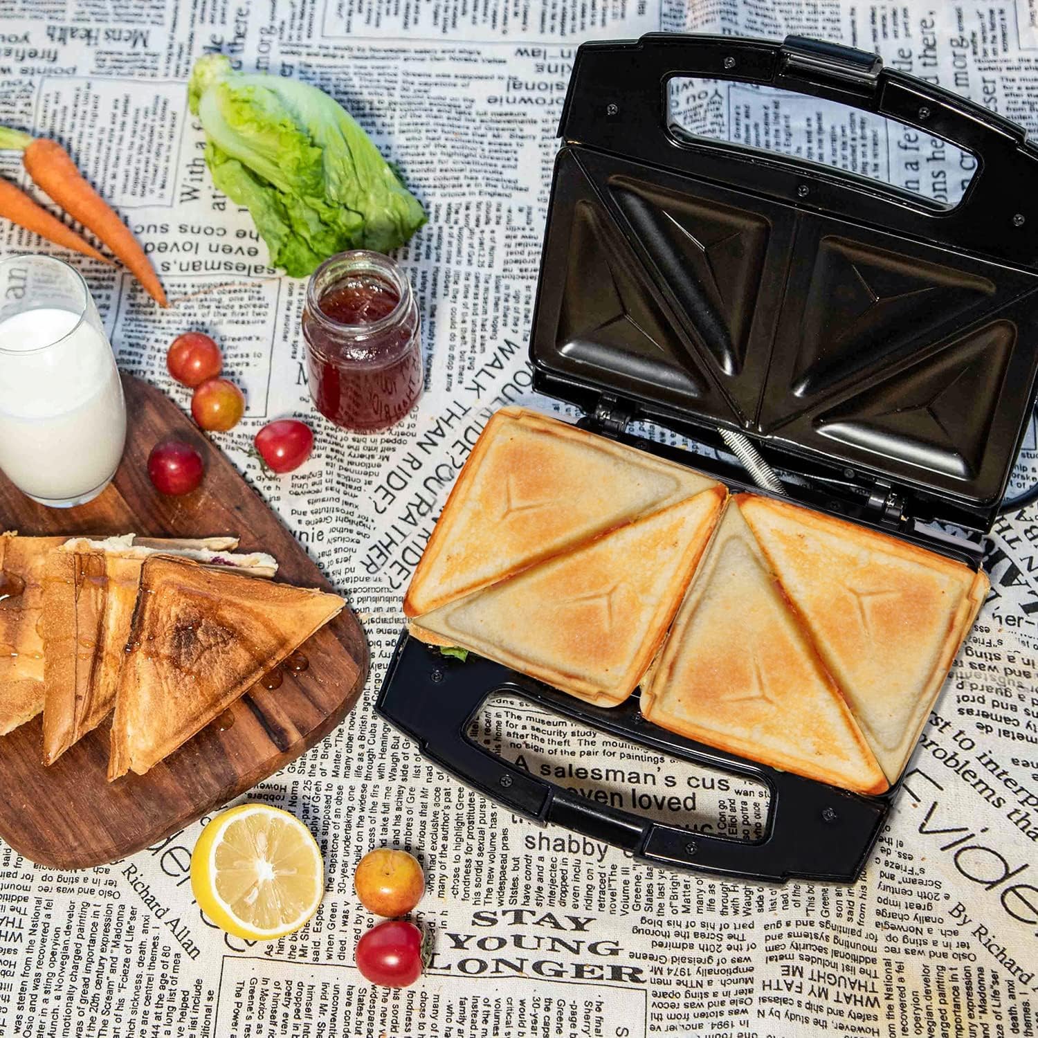 Aigostar Lamo - Sandwichera, 800W, Revestimiento Antiadherente, Libre de BPA, Placas con Forma Triangular, Indicador LED, Asa de Tacto Frío, Almacenamiento Vertical, Color Acero y Negro