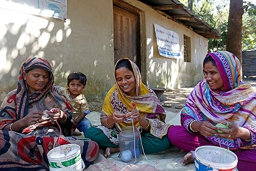 Miniatura 2 de Pebble | Sonajero rojo hecho a mano | Crochet | Comercio Justo | Simulación | Juego imaginativo | Bosques | Sonajero | Lavable a máquina