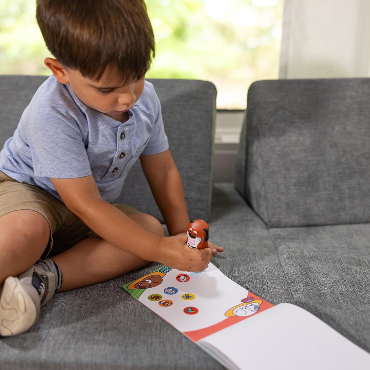Melissa & Doug Sticker Wow!™ Dog Bundle: Sticker Stamper, 24-Page Activity Pad, 600 Total Stickers, Arts and Crafts Fidget Toy Collectible Character