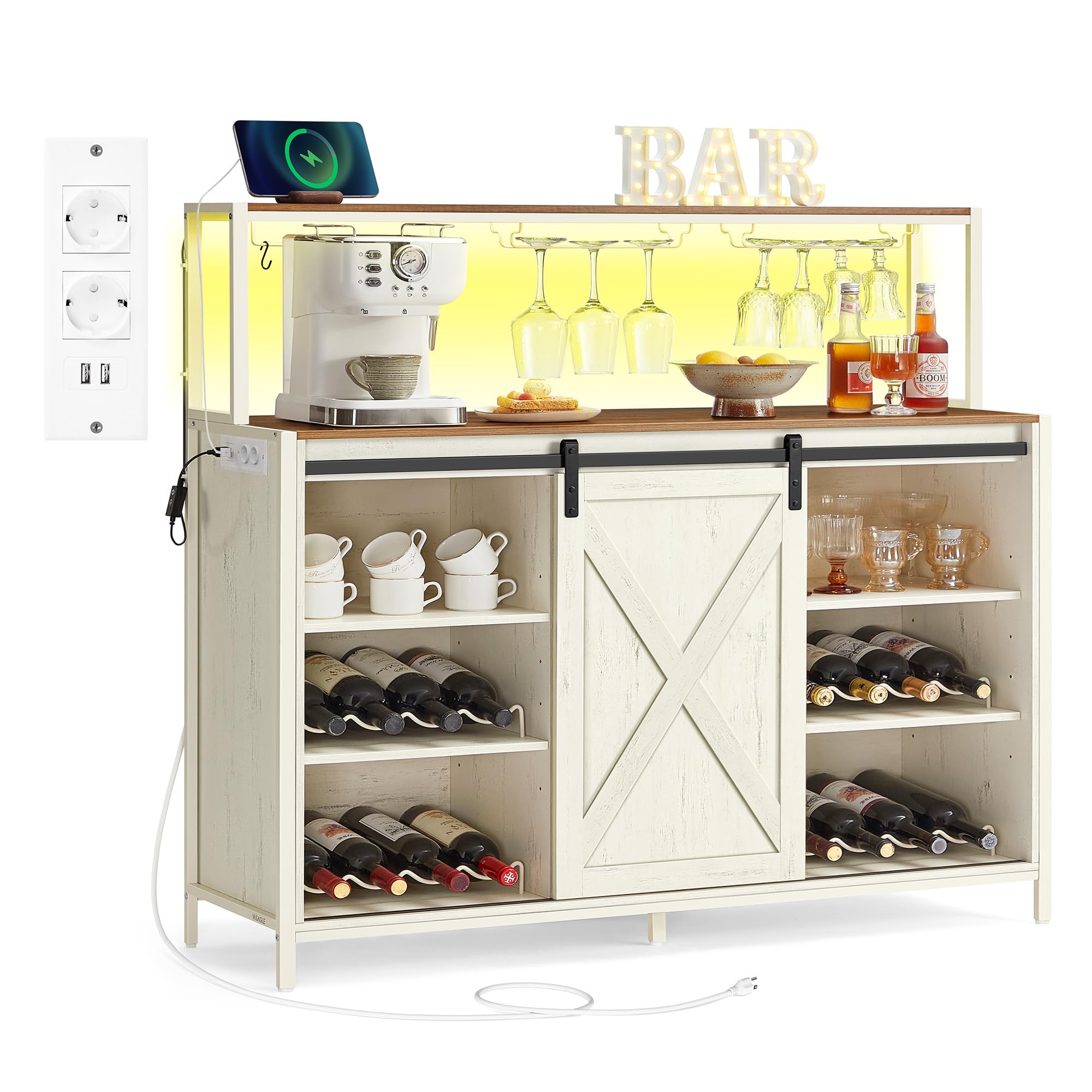 VASAGLE Mobile Bar da Caffè con Multipresa, LED a Comando Vocale, Credenza con Anta Scorrevole, Ganci a S, Portacalici da Vino, Portabottiglie, Bianco Rustico e Marrone Miele LSC201WJ02