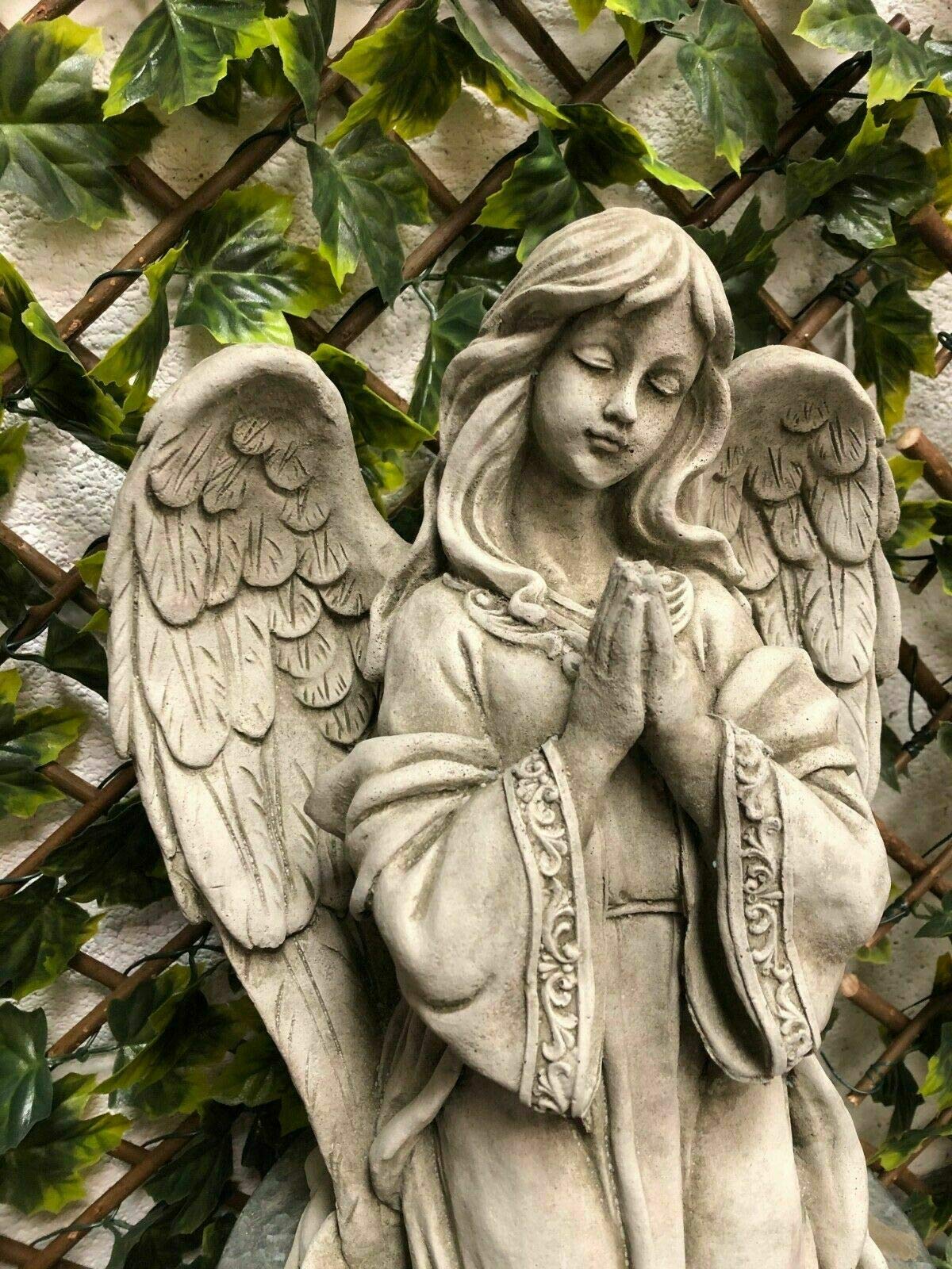 Statua di angelo in preghiera in pietra ricostituita | Ornamento da giardino in calcestruzzo vintage