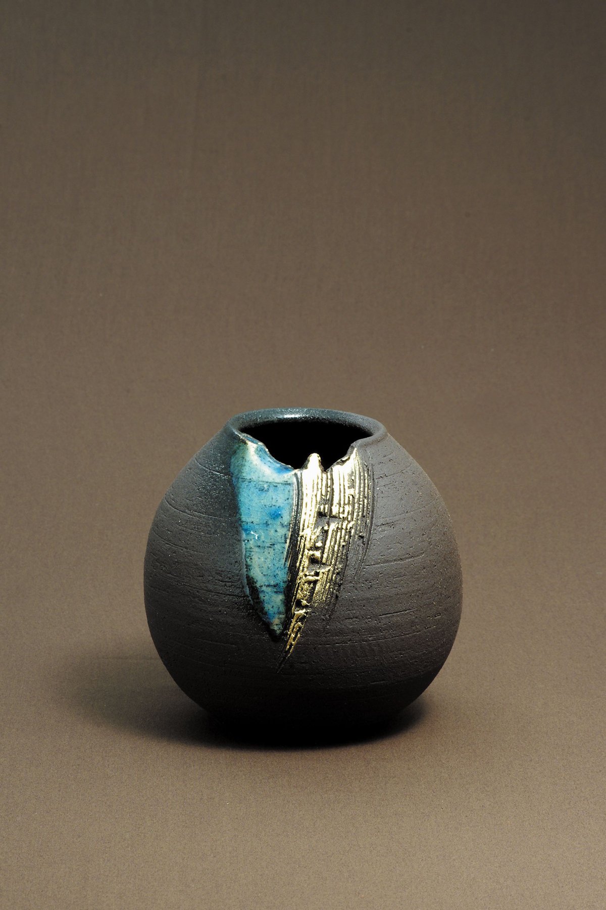 Amazon.co.jp: 丸伊製陶 信楽焼 へちもん 花瓶 フラワーベース 大きい