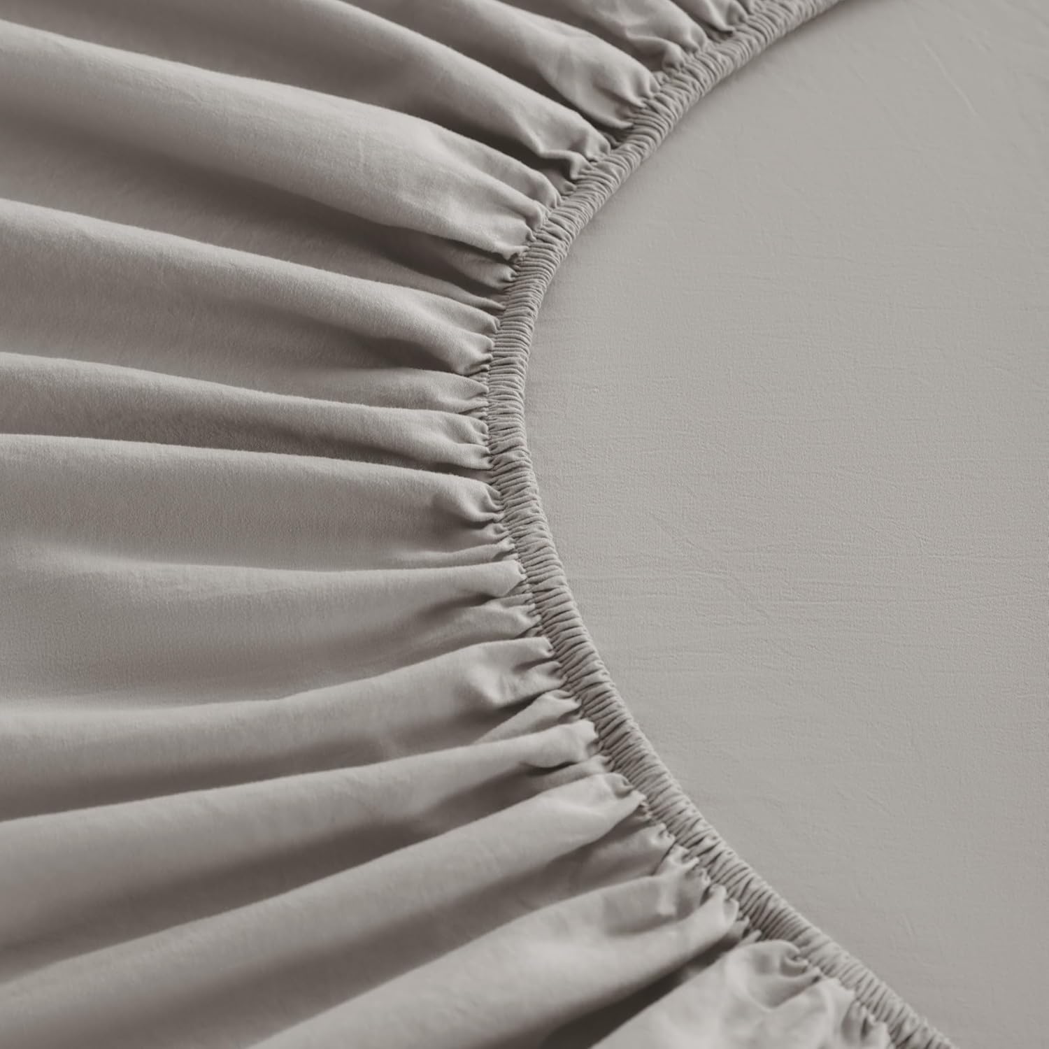 FLXXIE 5 Pieces Toddler Bedding Set, Soft and Breathable Microfiber Crib Sheet Set, Includes Quilted Comforter, Flat Top Sheet, Fitted Sheet, Envelope Pillow Case for Boys and Girls, Somke Grey