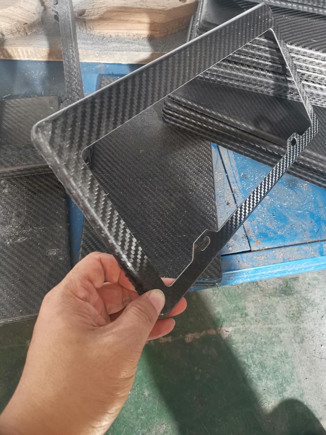 100% Pure Real Carbon Fiber License Plate Frame with Screws & Caps Standard Size for USA Car (4 Hole-1PCS)