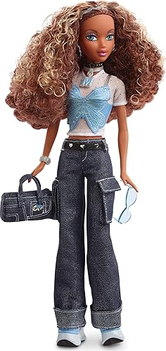 Miniatura 2 de Barbie Muñeca y accesorios Signature My Scene Madison, atuendo inspirado en Y2K con parte superior de mariposa, jeans cargo, bolsa de mezclilla y