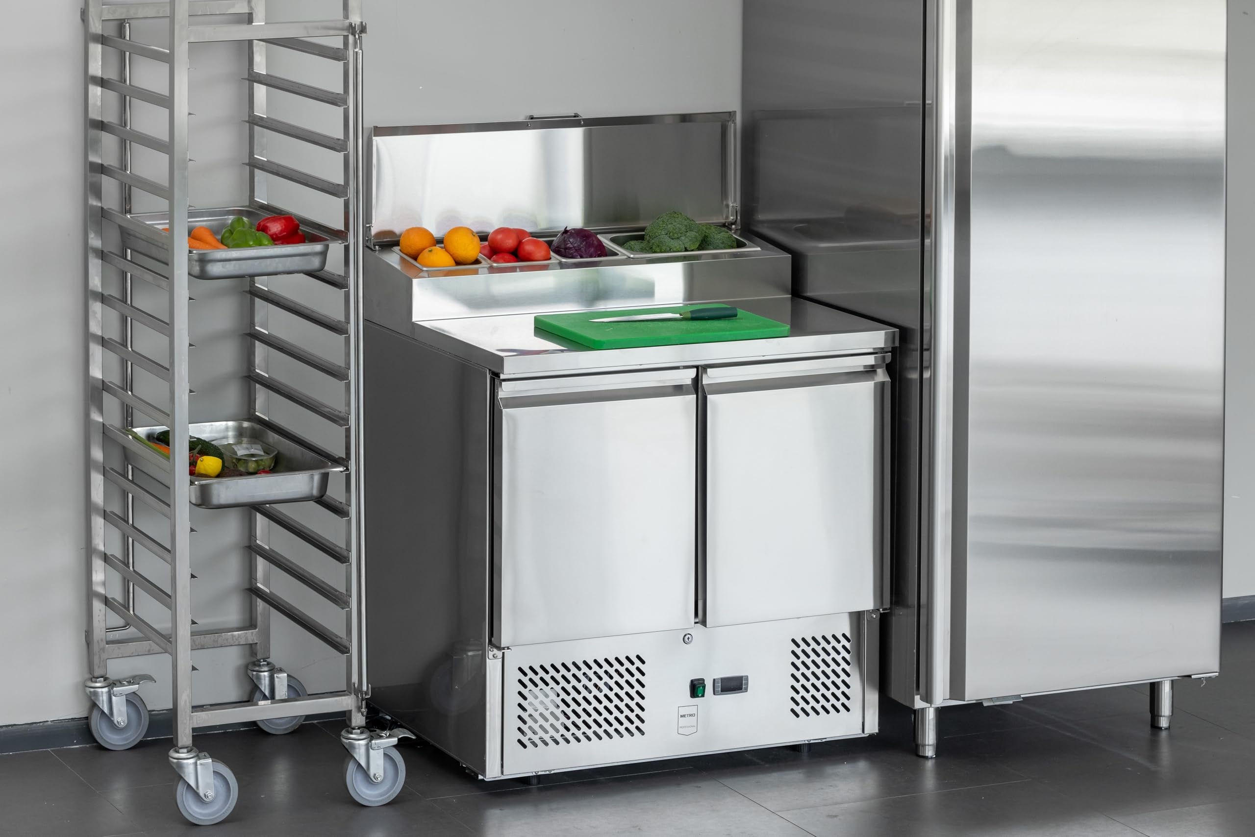 METRO Professional Mesa Refrigerada para Ensaladas GSD3600, Mesa frigorífica de Acero Inoxidable Profesional, Preparación de Ensaladas, 90 x 70 x 104 cm, Plata, 261 L