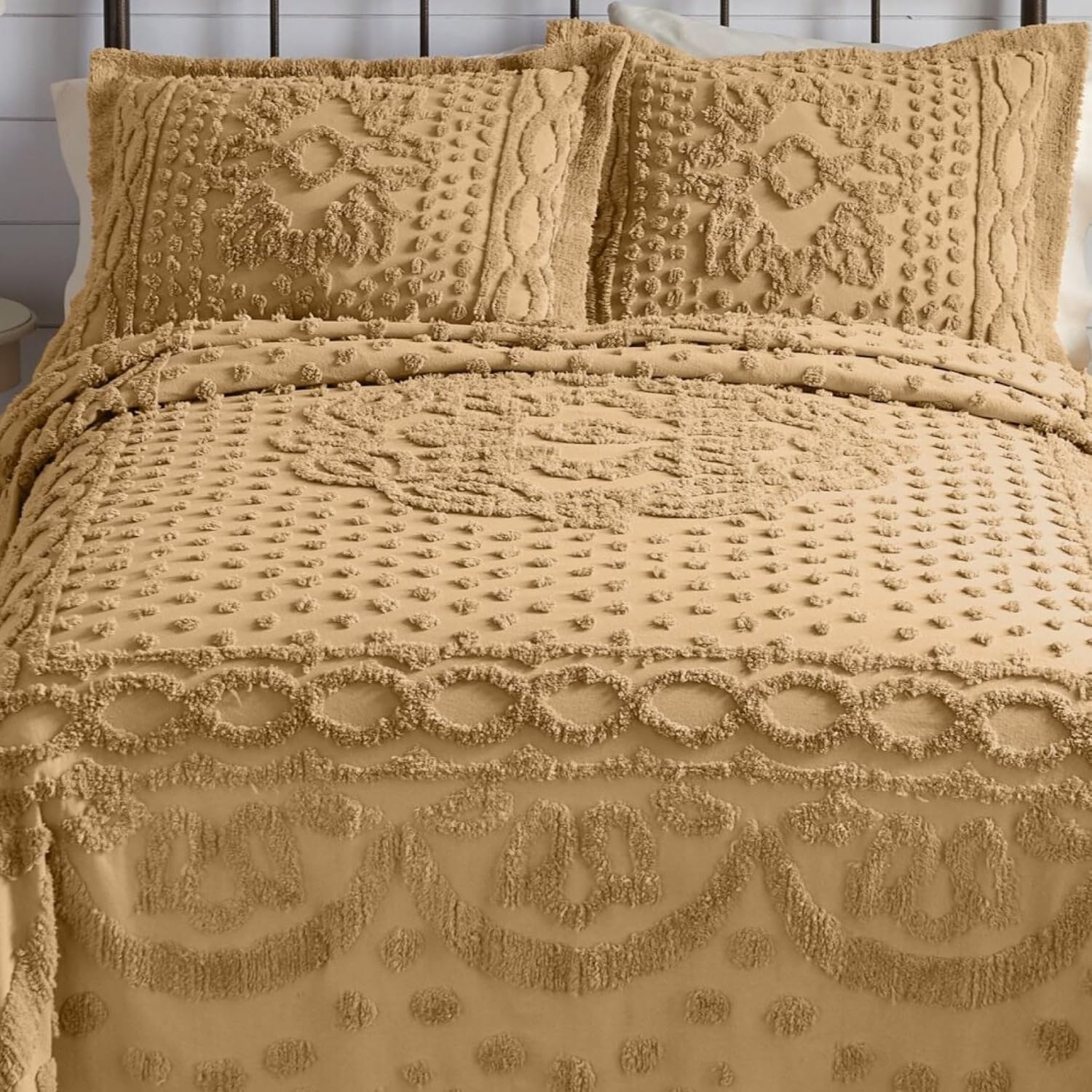BrylaneHome Bedding Lightweight All Season Georgia Chenille Bedspread Ultra-Soft 100% Cotton with Medallion Pattern - King, Ivory