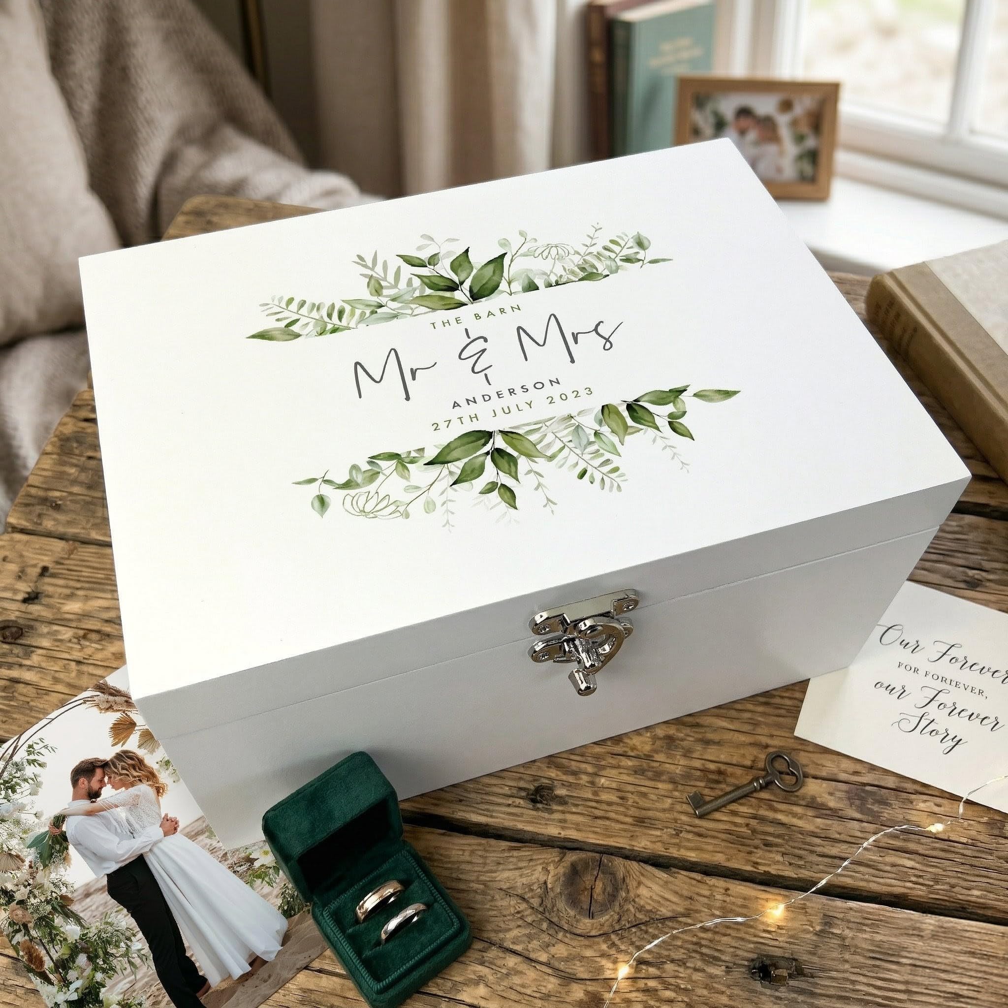 Caja de recuerdos de boda botánica de madera blanca personalizada | Nombres personalizados, lugar y fecha | Regalo de boda para parejas | 27 x 19 x 14 cm