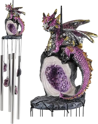 Ebros Gift Figura medieval de dragón morado que guarda el topacio de geoda de cristal, corona de campanilla de viento resonante con rocas de geoda