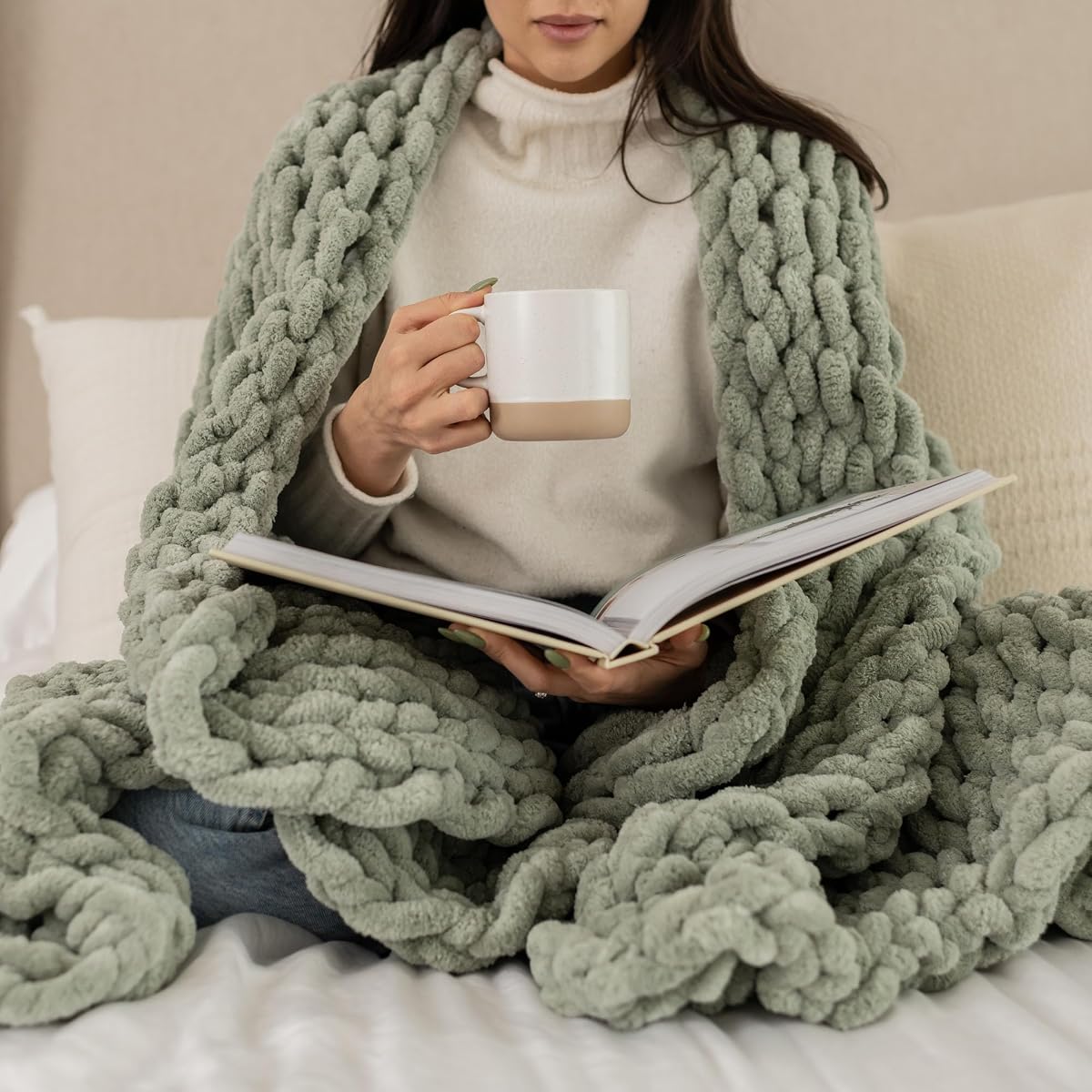 SAMIAH LUXE Chunky Knit Throw Blanket 50x60, Sage Green Chenille Throw Blanket for Couch Bed Sofa, Soft Fluffy Cable Knit Blanket, Oeko-TEX Certified, Machine Washable