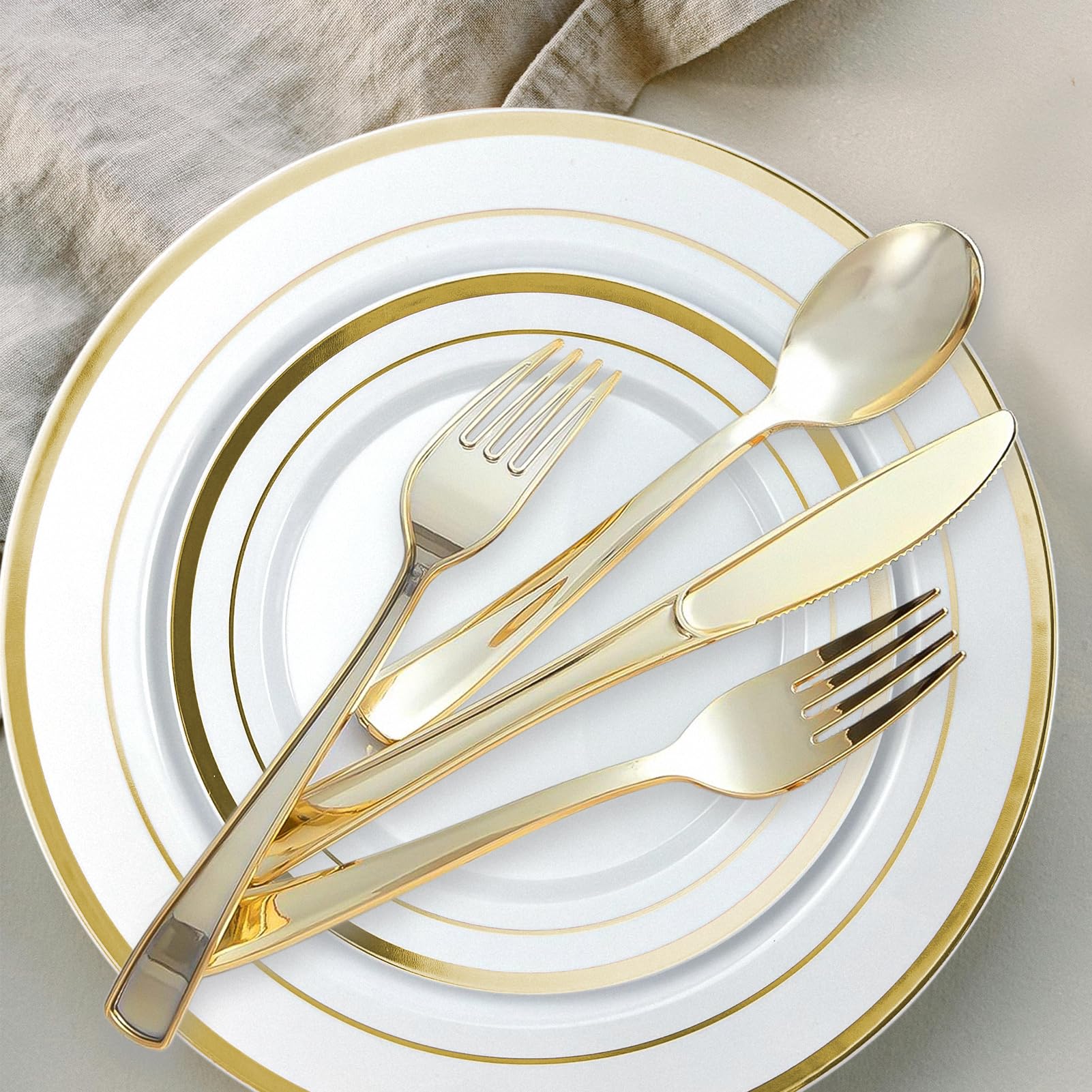 150 Stück wiederverwendbares goldfarbenes Kunststoff-Set, 25 flache Teller, 25 Salatteller, 25 Messer, 25 Gabeln, 25 Löffel, 25 Tassen, für Hochzeit, Garten, Party