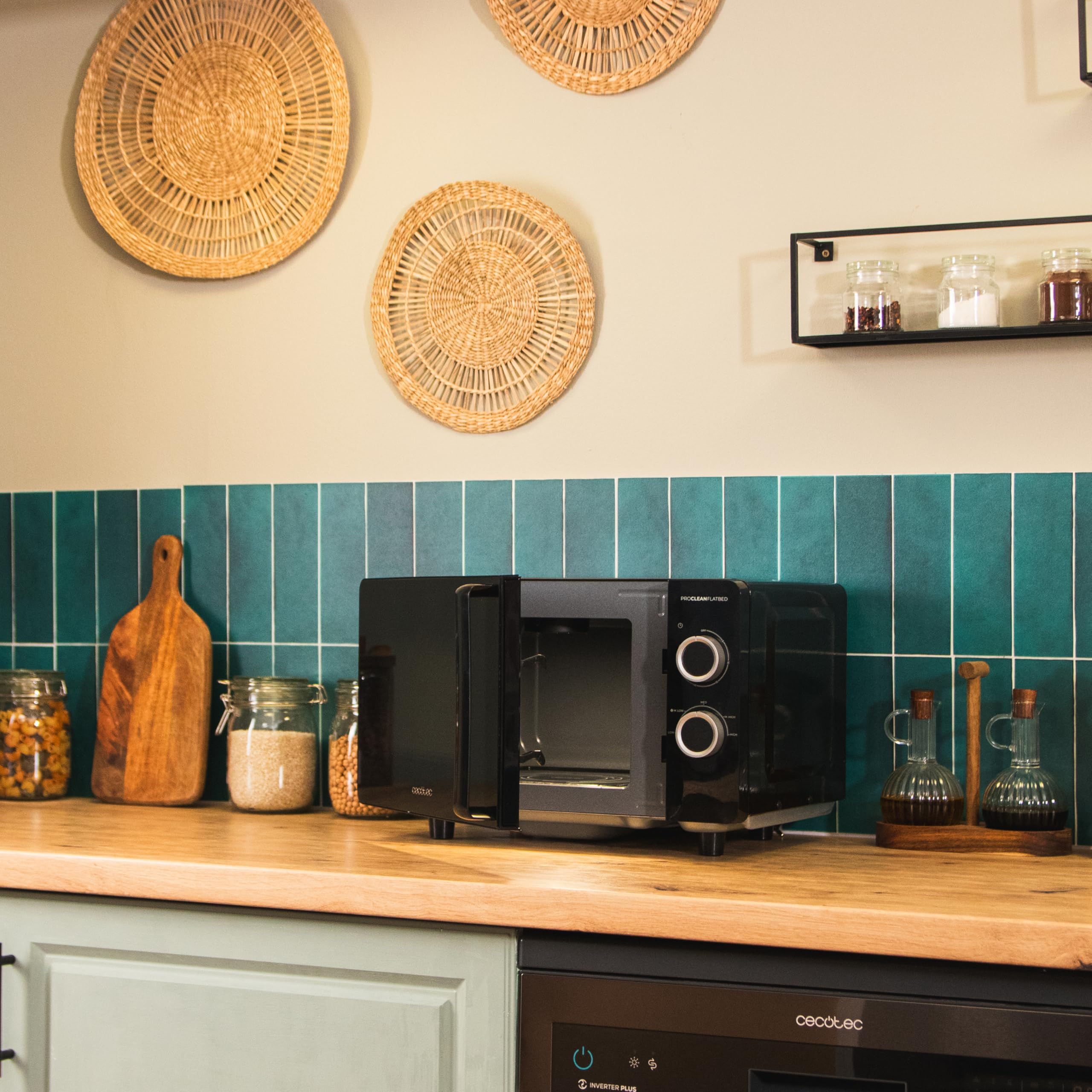 Cecotec Forno a Microonde 20L Proclean 3030 Flatbed. 700W, Design Compatto, Interno Ceramico, Modalità Scongelamento, Timer 30 Min, Tecnologia 3Dwave, Dettagli Fullcrystal