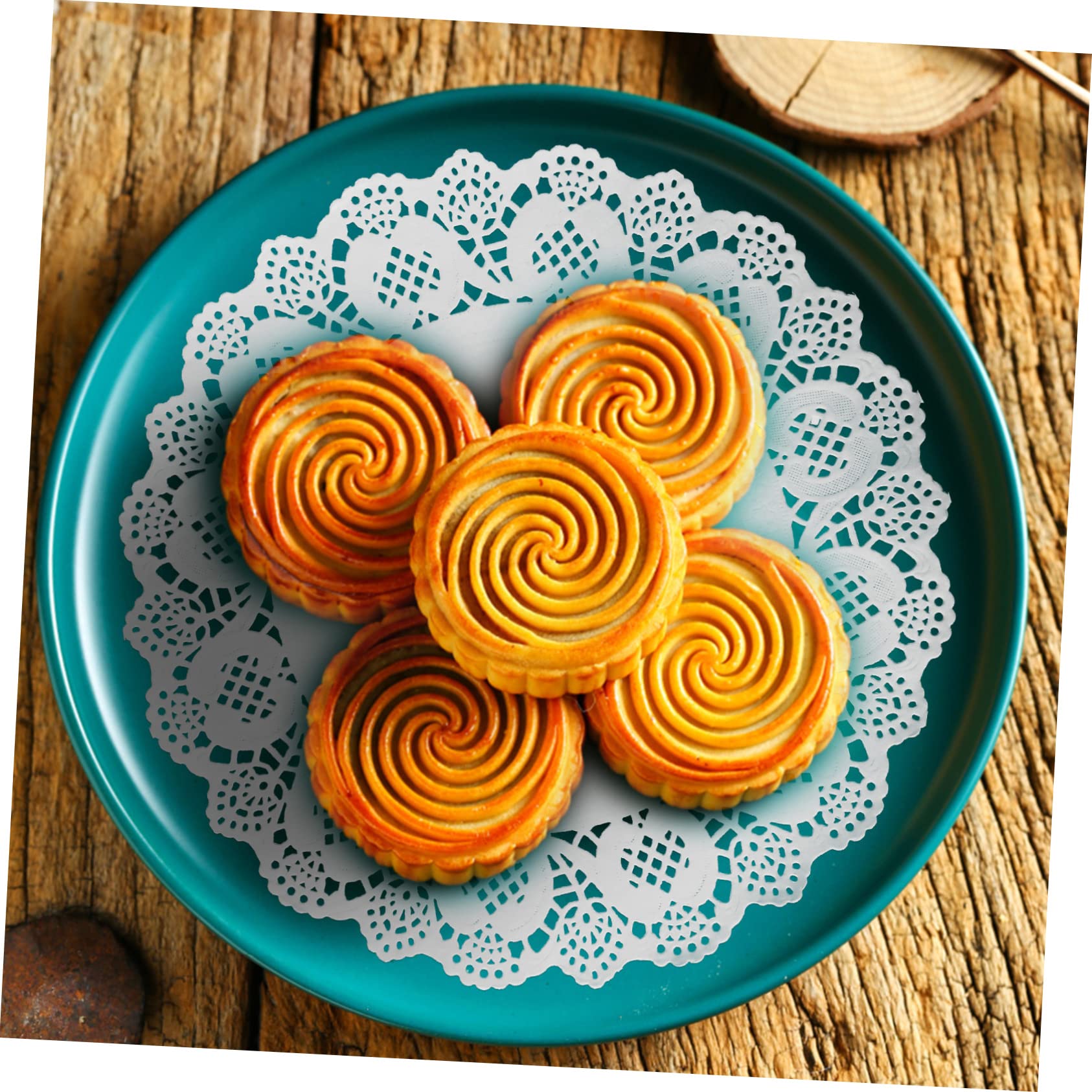 STOBAZA 100 Pack Round White Paper Doilies Lace Paper Placemats for Baking Occasions