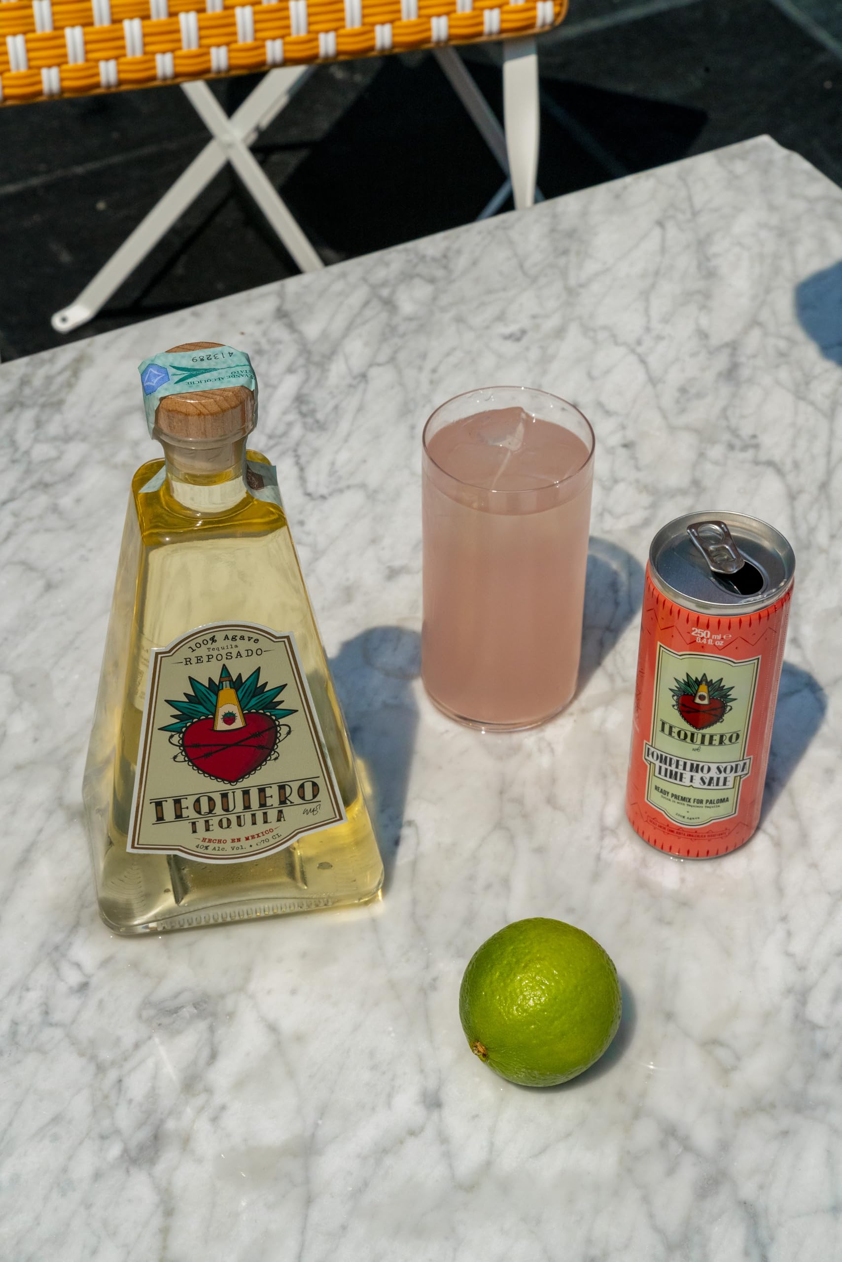 Tequiero Soda Pompelmo, Lime e Sale. Tequiero Paloma Premix. Bevanda agrumata con pompelmo rosa. Analcolico. Note fresche e floreali. Lattina da 250ml - Pack da 24 lattine.
