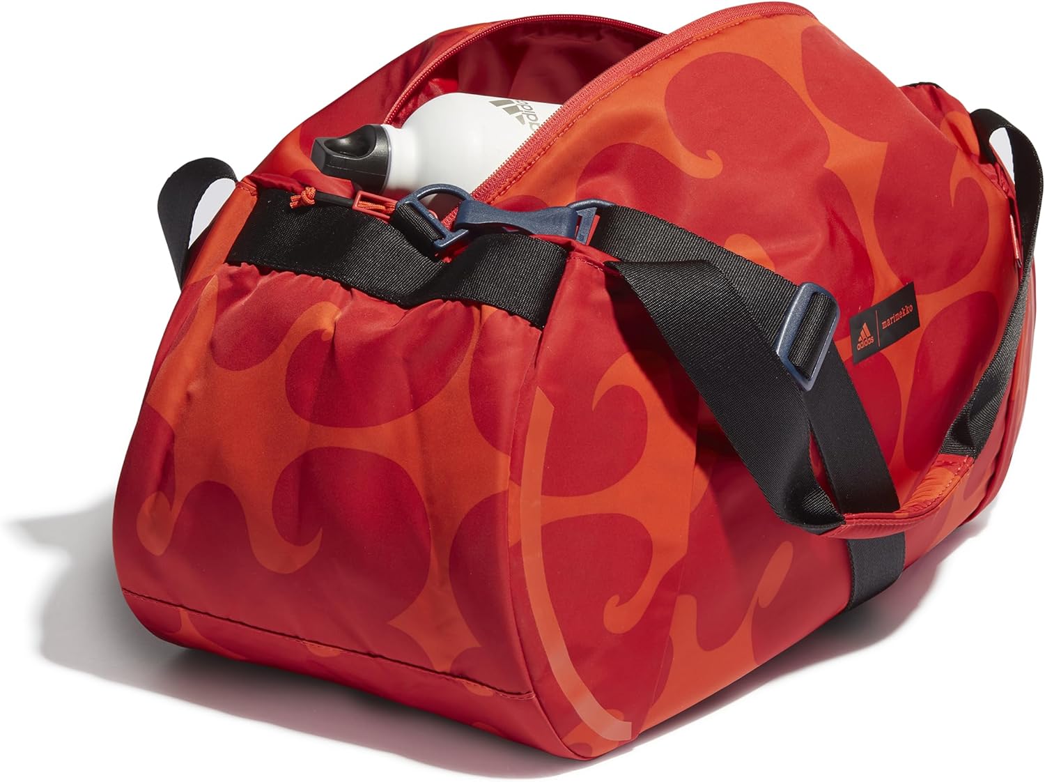 [アディダス] ショルダーバッグ マリメッコ デザイン フォー トレーニング ダッフルショルダーバッグ II759 マルチカラー/ラッシュレッド/カレッジオレンジ/カレッジネイビー(HH7087)