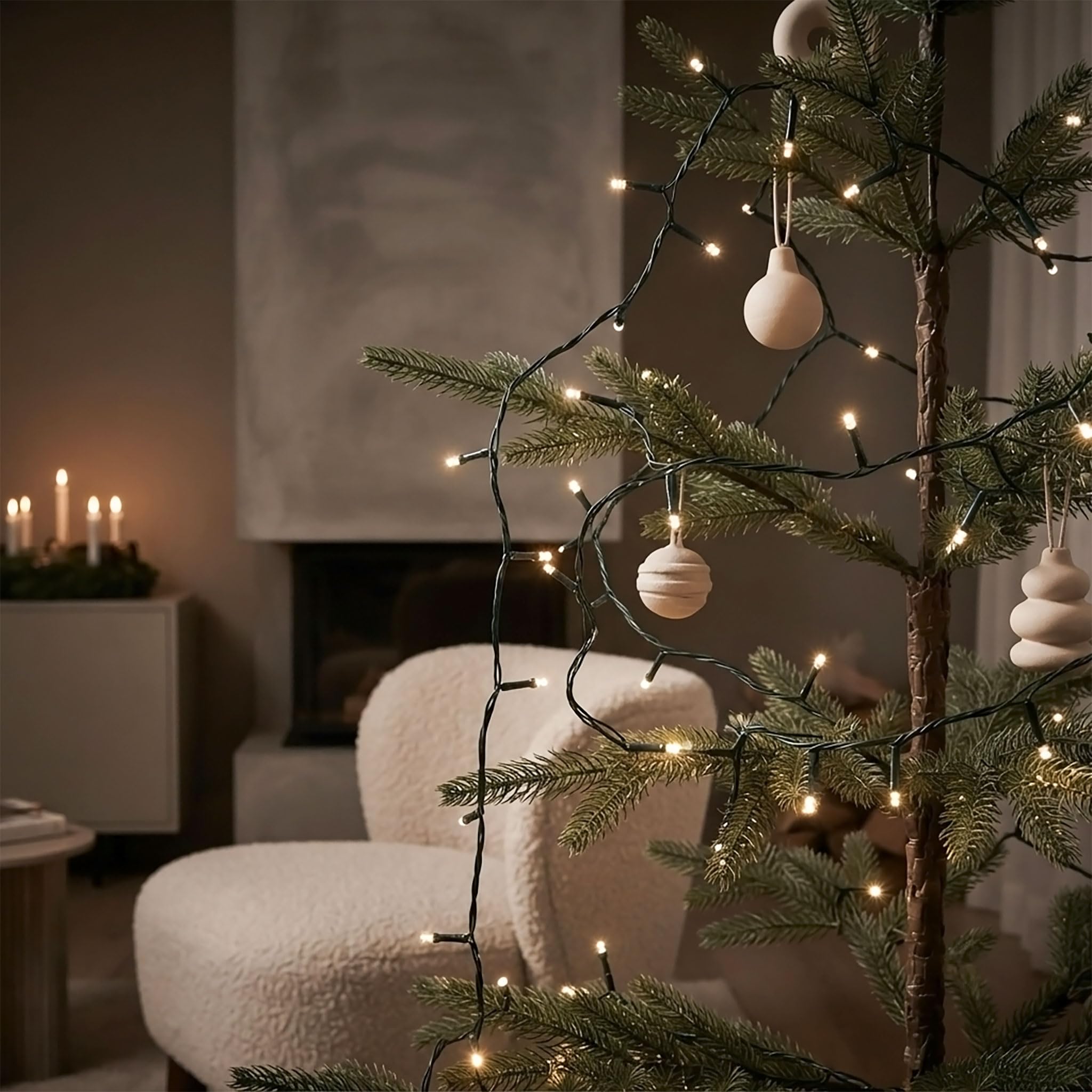 Spetebo Lichterkette 120 LED warm weiß mit Timer für Innen und Außen | Weihnachtsbaum Lichterkette 9 m Länge mit Netzstecker Kabelfarbe grün