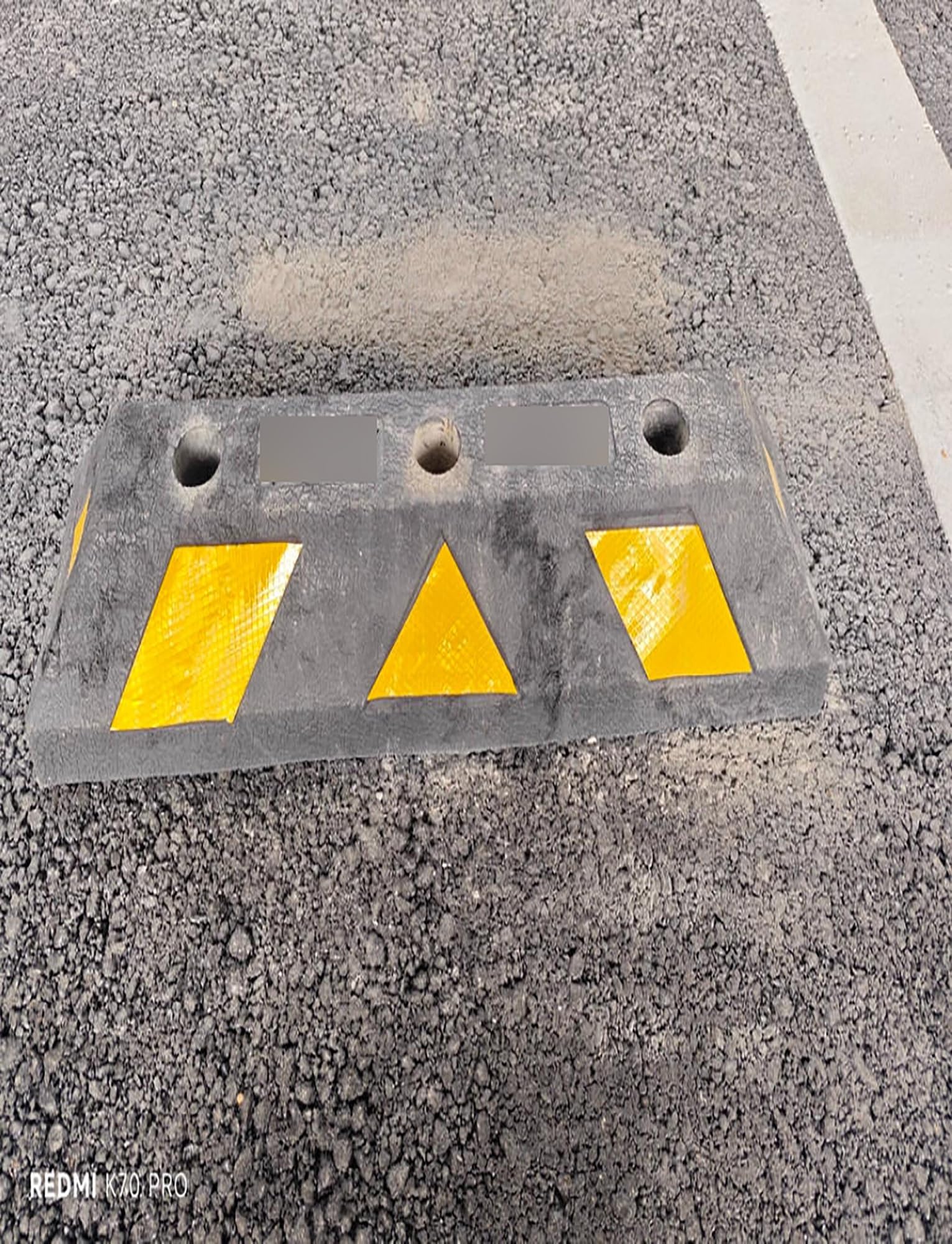 Tope de estacionamiento de alta resistencia: calzo for ruedas y bloqueador de vehículos for entradas de vehículos, garajes, estacionamientos al aire libre o lavaderos de vehículos.(59x14.5x8.5cm)