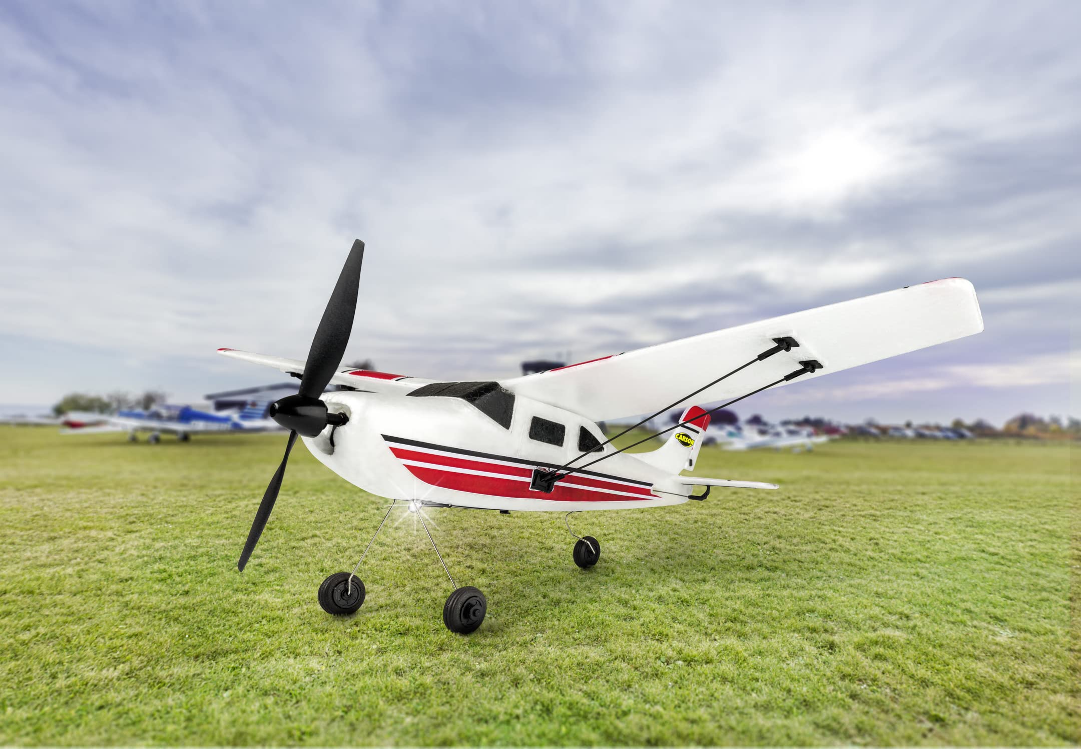 Carson 500505033 Aereo sportivo RC 2,4 GHz 100% RTR rosso - modellino di aereo telecomandato, aereo RC, robusto modello RTF (Ready to Fly) per principianti, incluse batterie e telecomando