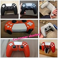 Vista 2 de Funda de silicona para PS5, funda de silicona para Playstation 5, protector antideslizante con 10 tapas de joysticks de pulgar (tipo L, rojo)