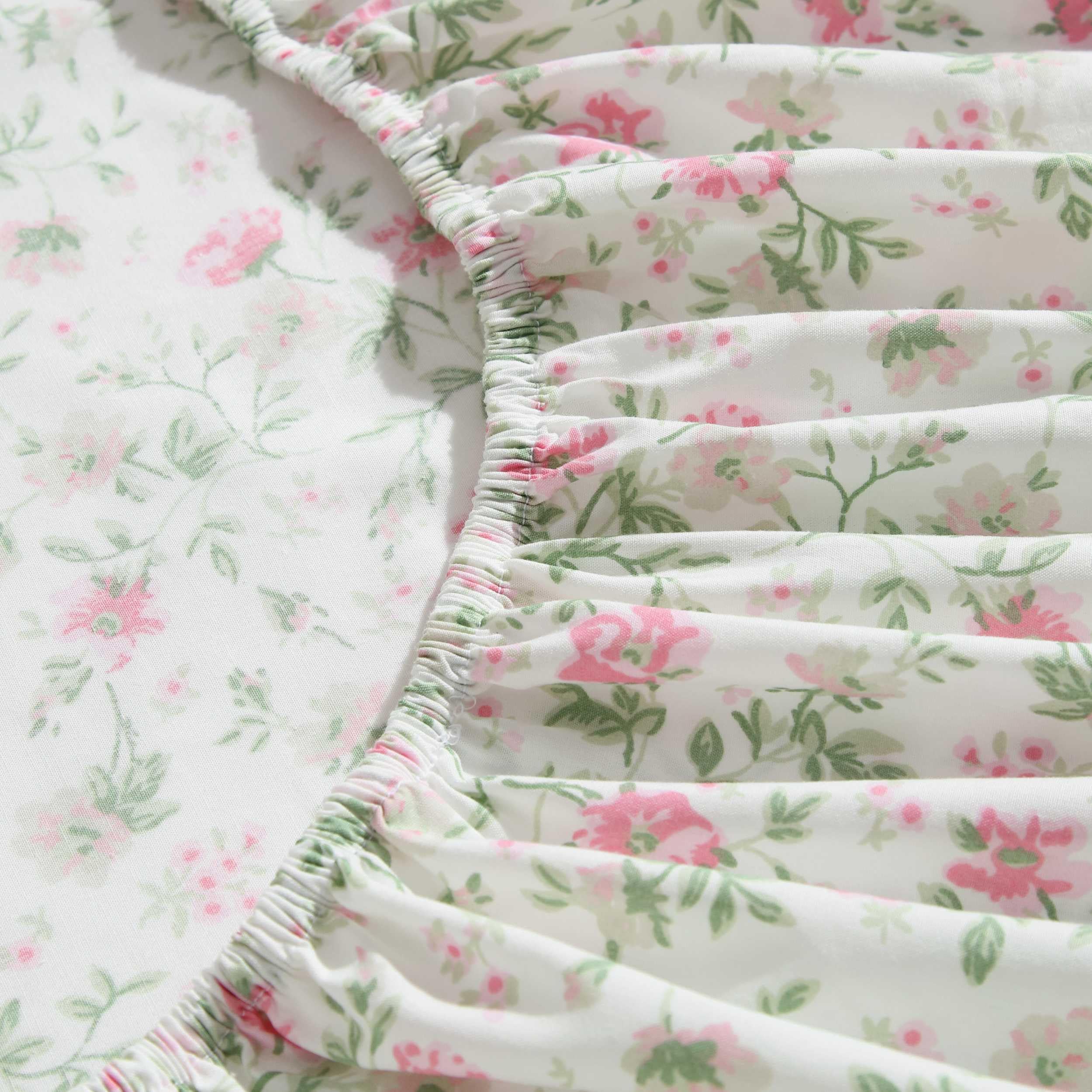 Amazon｜Laura Ashley - クイーンシーツセット、スーパーソフト
