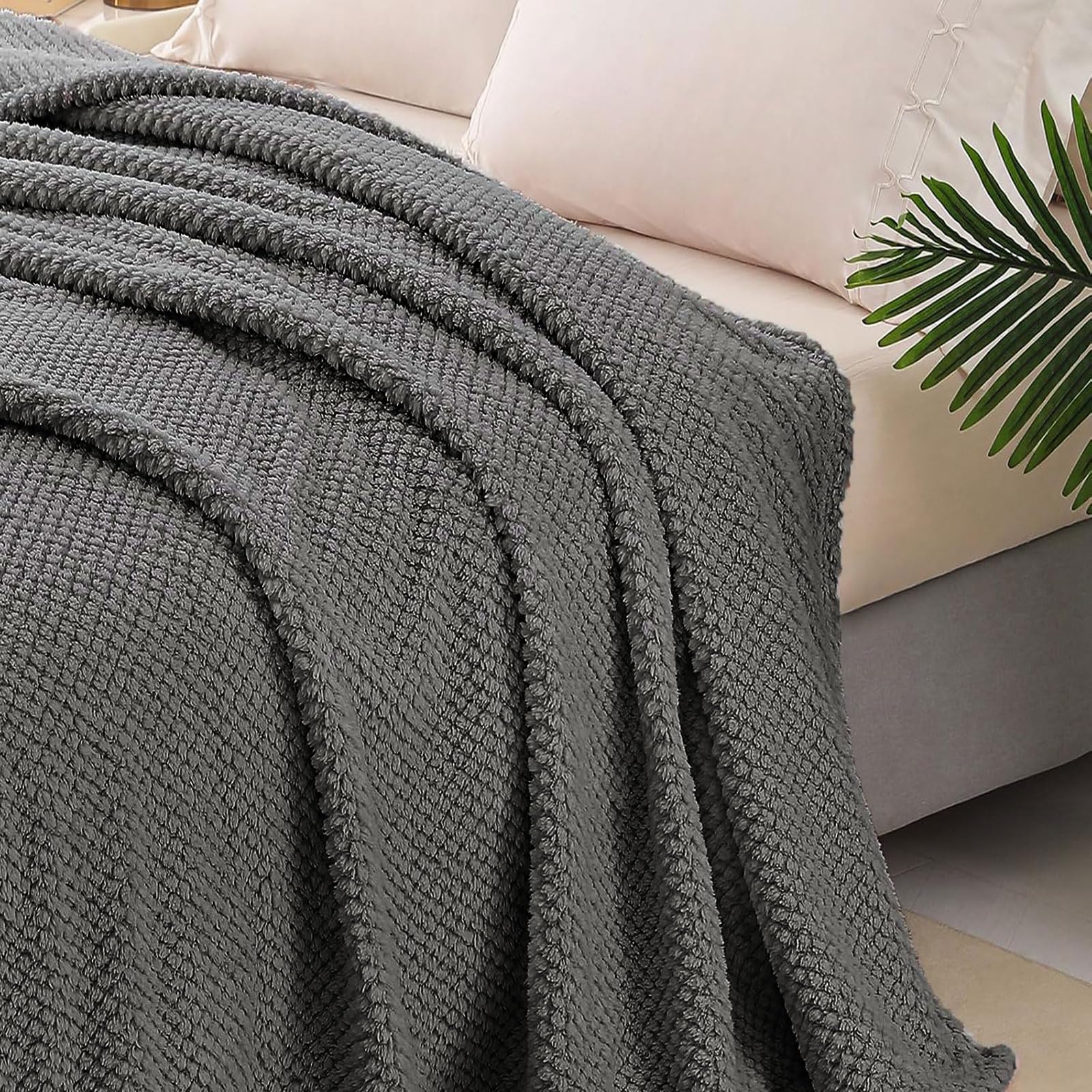 Manta Franela 130 x 170 cm Exquisita y Cálida Manta para Todas Las Estaciones de Franela Polar para Sofá y Cama, Gris Oscuro