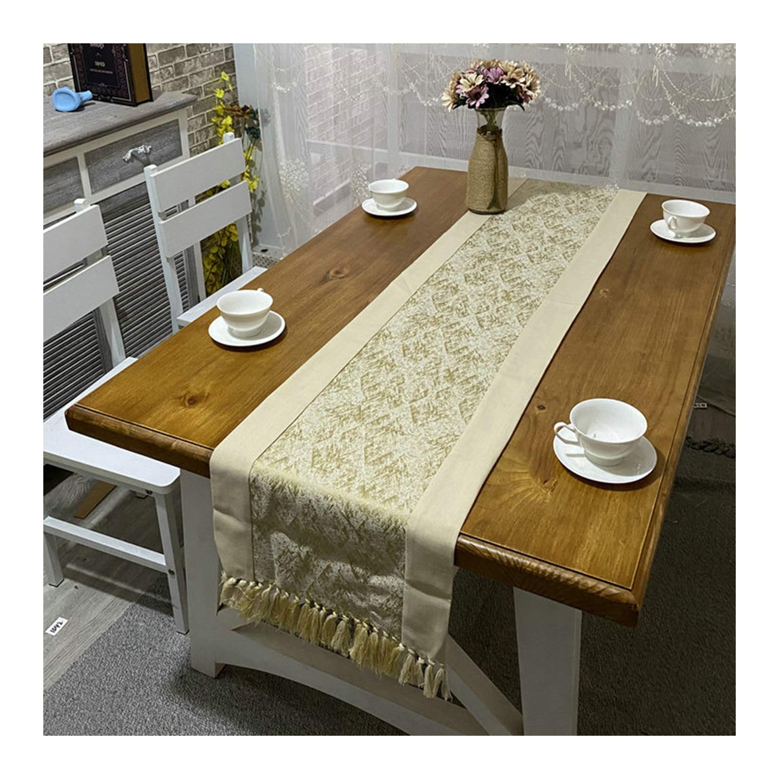 Chemin de table beige jacquard pour protéger et embellir vos meubles