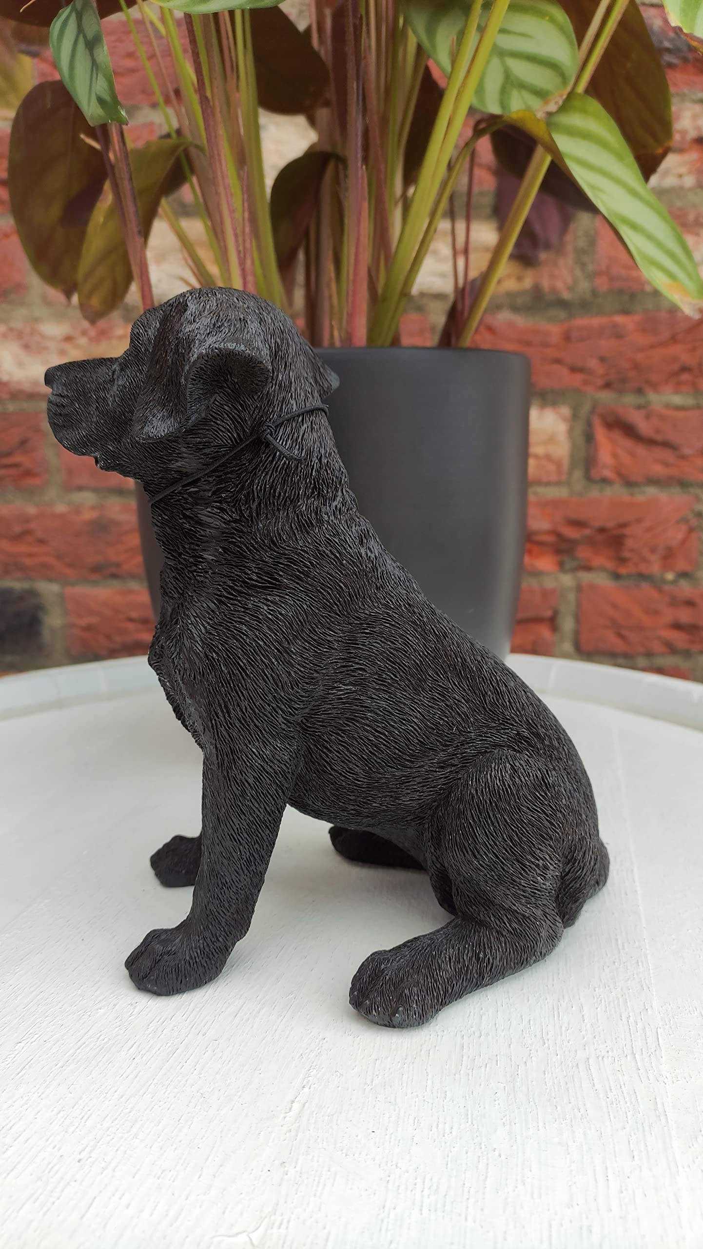 Vivid arts hollow resin black labrador 21cm, Length: 18.5cm Width: 8 cm Height: 13 cm - Image 4