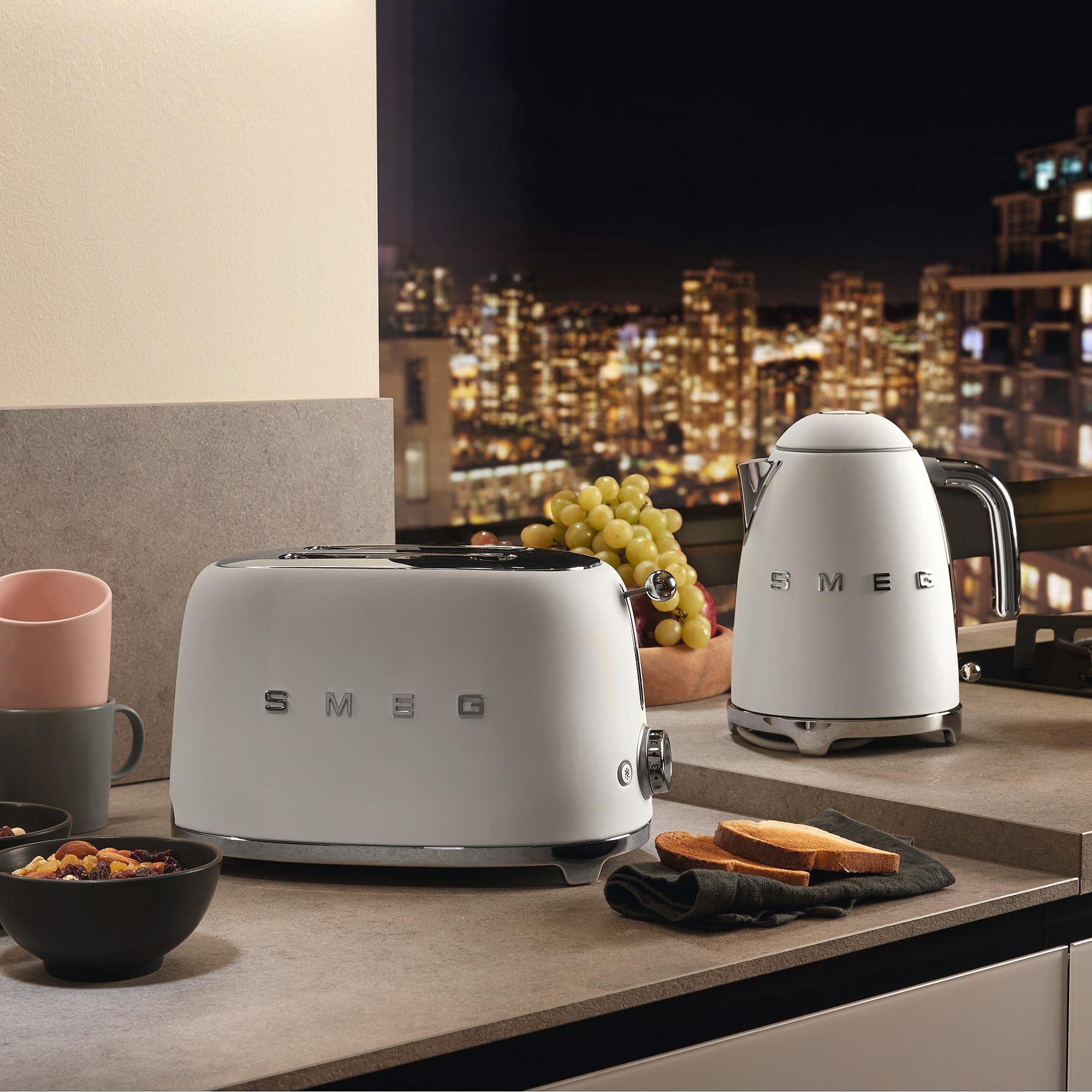 Smeg 7 Cup Electric Water Kettle 50's Style Retro Matte White KLF03WHM
