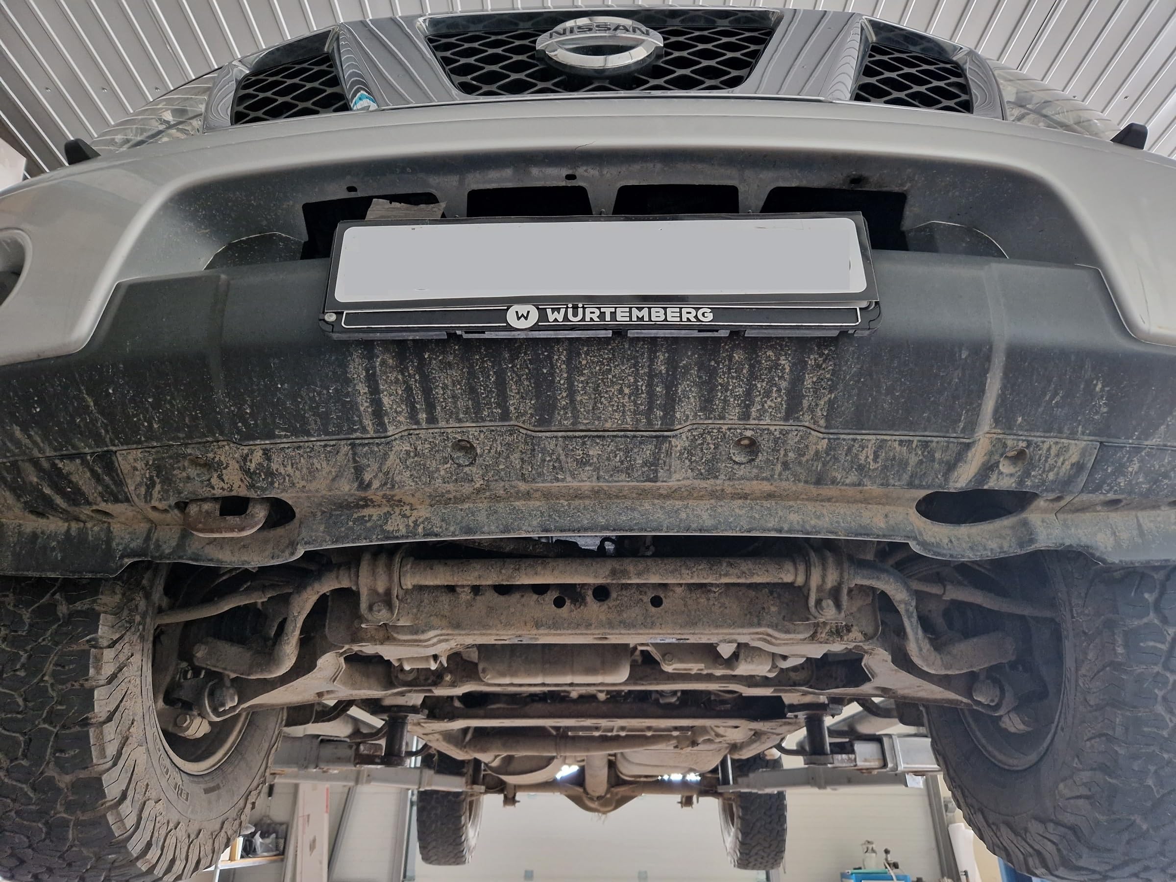 Protección metálica bajo motor compatible con Nissan Pathfinder - (2005-2015)