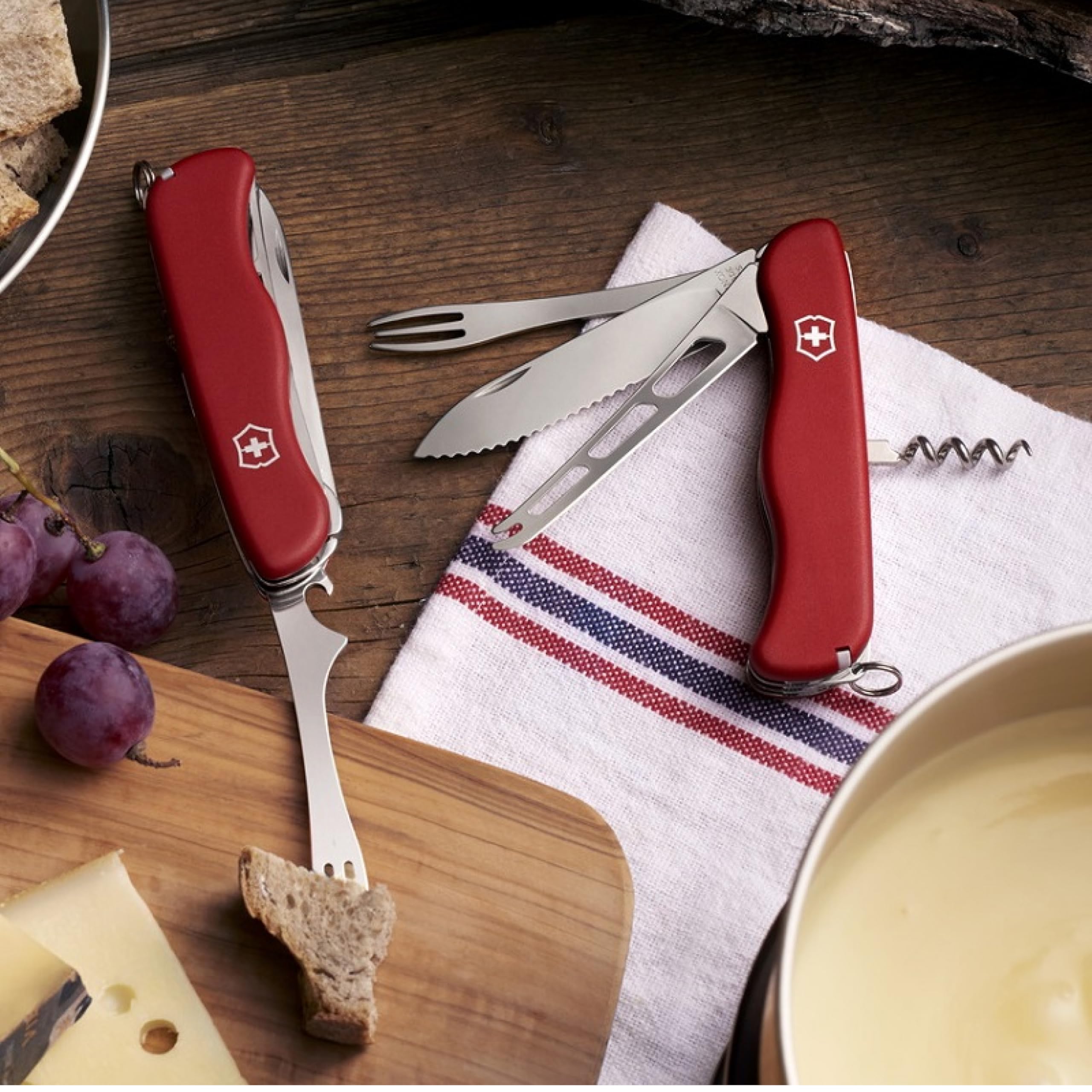 VICTORINOX ハードチーズ専用ナイフ　チーズナイフ　刃渡り18.2cm Amazon | VICTORINOX(ビクトリノックス) チーズマスター スイス
