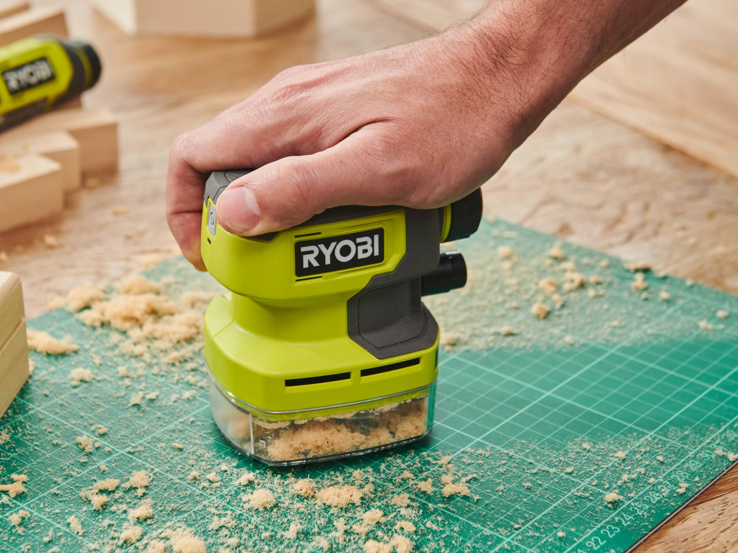 RYOBI - Aspirateur Compact 4V USB Lithium - 142 L/Min - pour Les Petits travaux de Nettoyage à la Maison, dans la Voiture ou dans l’Atelier - livrée avec 1 Batterie 3,0 Ah Son câble USB-C