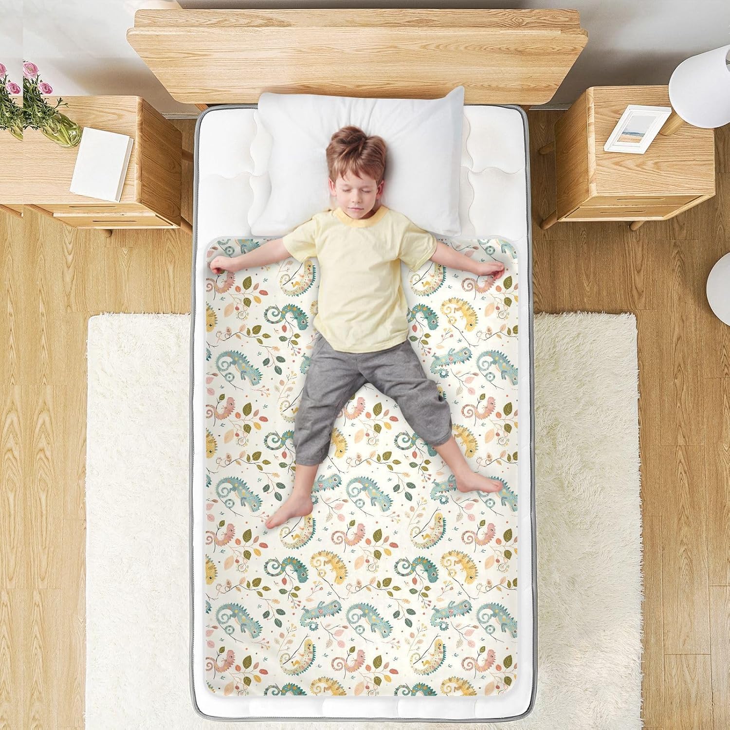 Off White Playful Chameleon Colorful Extra Large Resuable Diaper Mats Water Resistant Potty Training Mattress Pad Skin-Friendly Travel Mattress for Infant Toddler, 52" L x 34" W