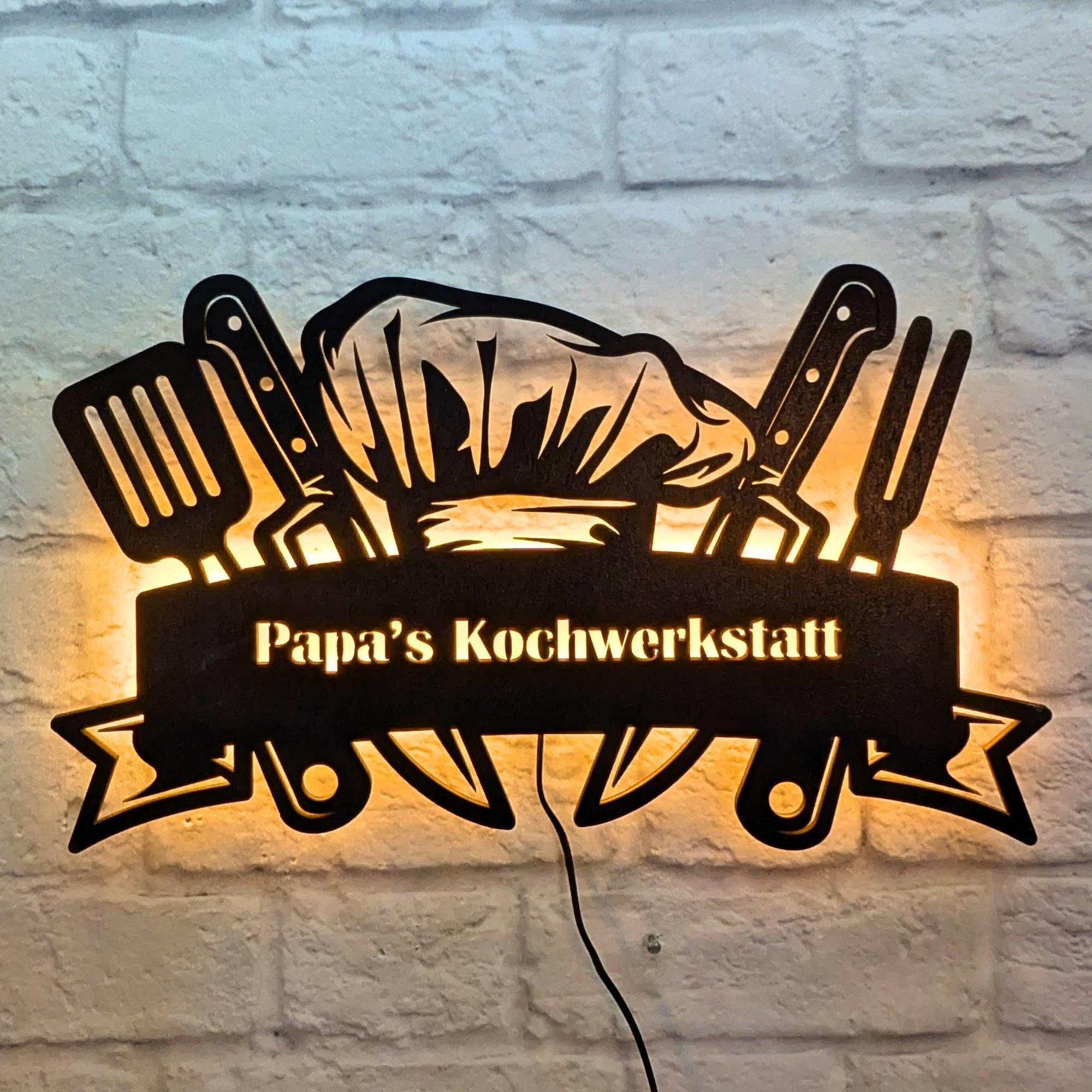Areda Design Decoración de pared "Papas Kochwerkstät" de madera, regalo para cocinero aficionado y padre, placa de pared personalizada con o sin iluminación LED, decoración para cocina, barbacoa o
