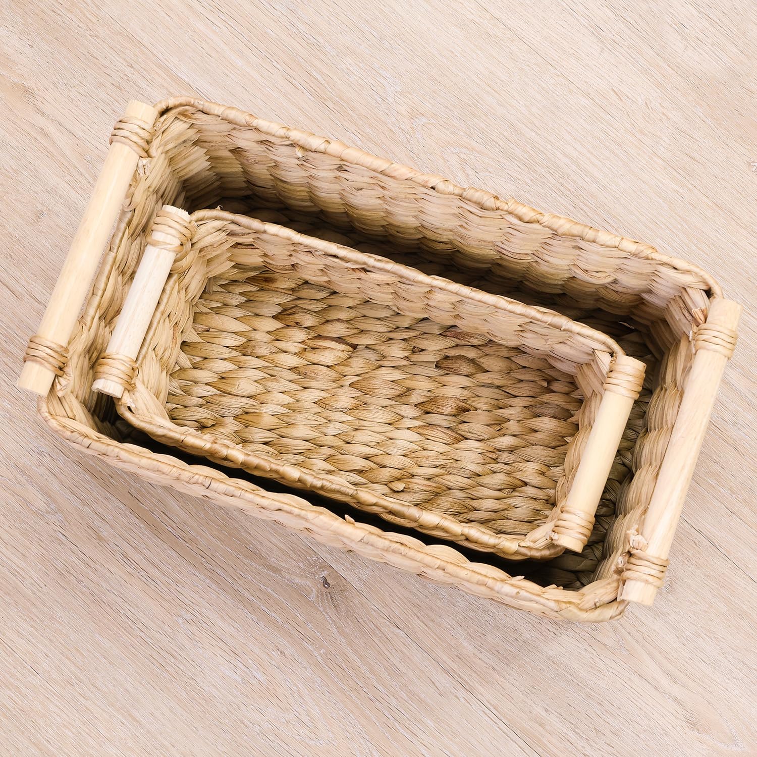HMF Cesto portaoggetti intrecciato in giacinto d'acqua, Cesto decorativo con manici in legno per riporre oggetti in bagno, soggiorno, cucina | 37 x 22 x 20 cm | naturale