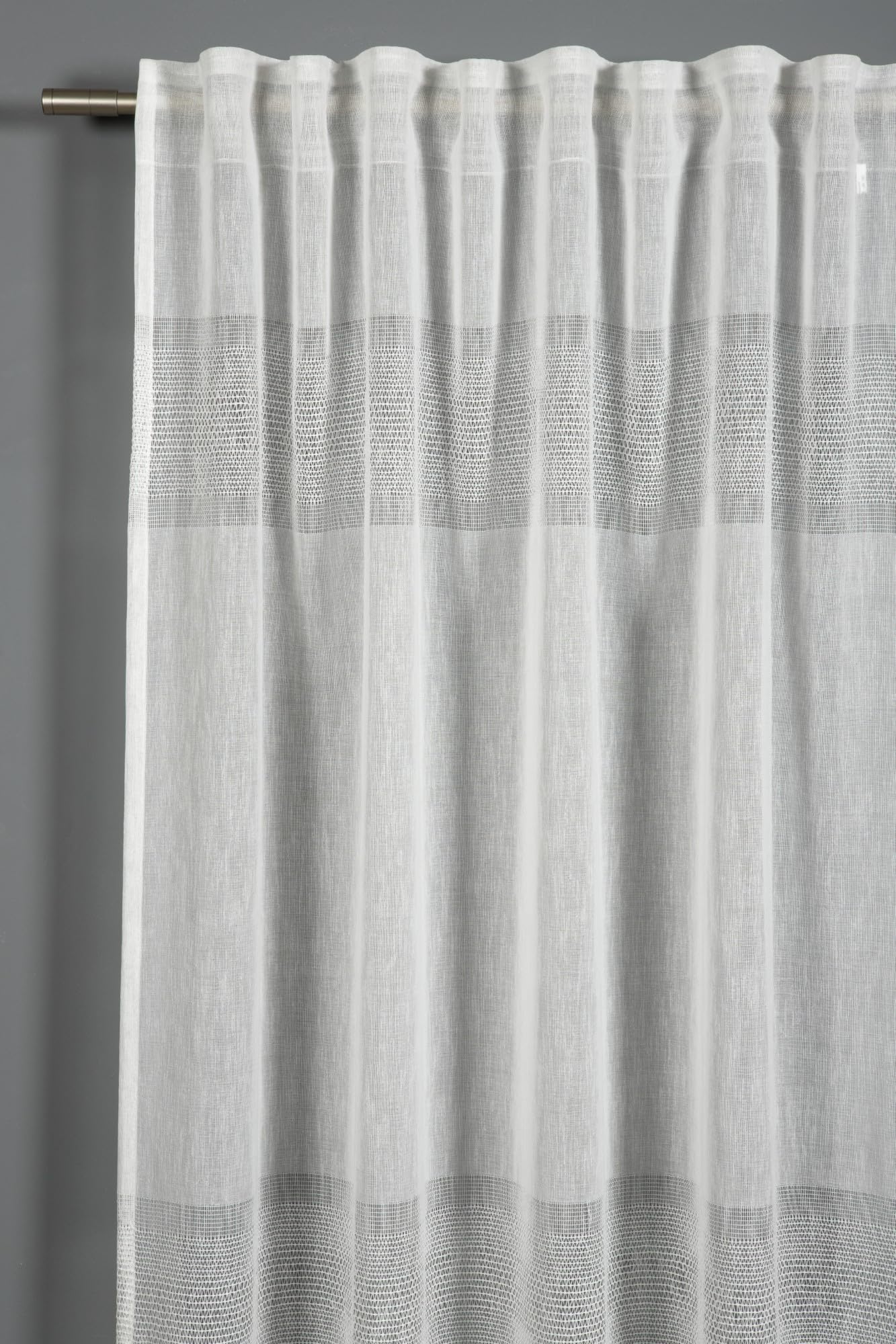 Rideaux translucides blancs Sehlbach pour salon lumineux à bandes