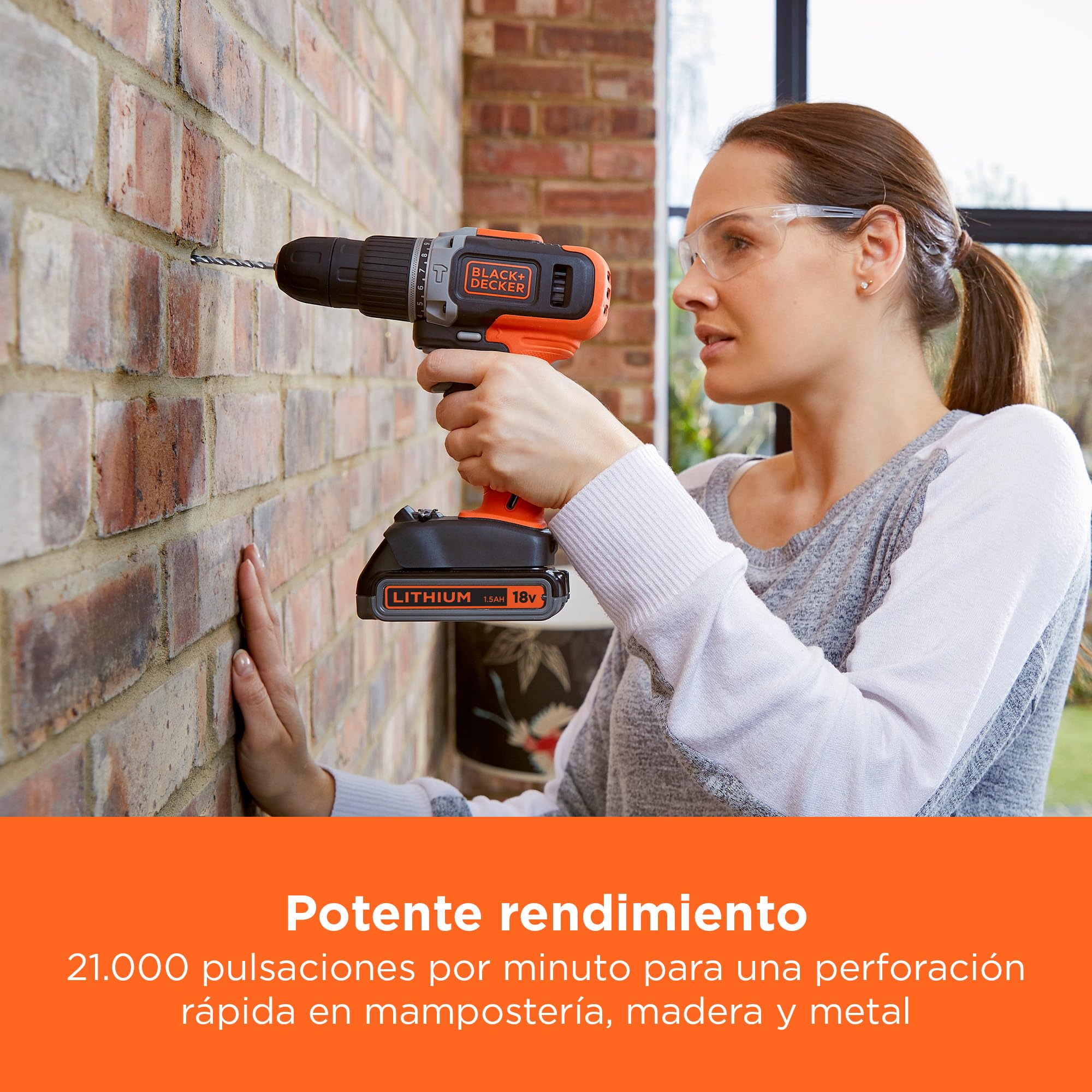 BLACK+DECKER Taladro percutor inalámbrico de 18V y 2 velocidades con dos baterías de 1,5Ah y cargador de 400mA, par de 45Nm, luz de trabajo LED y maletín, BCD003C2K-QW