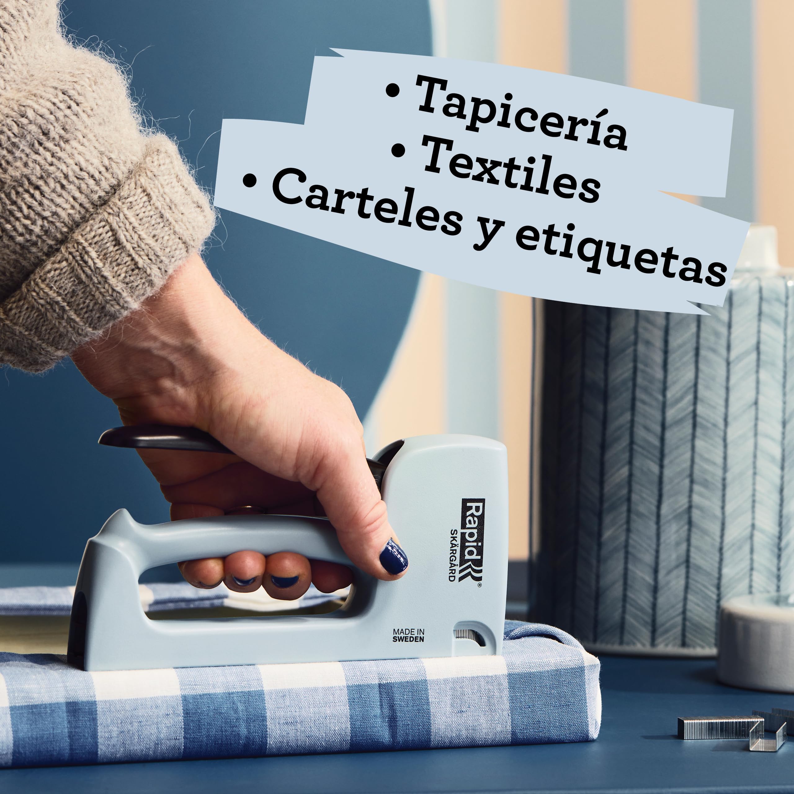 Rapid Grapadora R13 Azul para Tapicería- Carcasa Fabricada con 90% Plástico Reciclado, Fabricada en Suecia, Grapadora Manual con Piezas Internas de Acero, compatible con grapas No. 13 de 4-10 mm