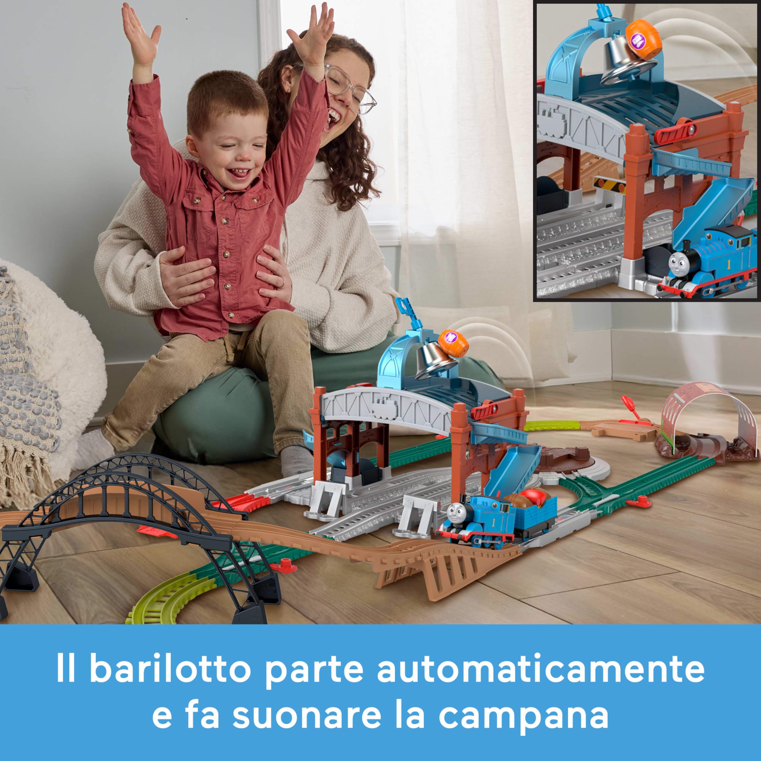 Thomas & Friends - Centro di Consegna Barili, set con locomotiva Thomas motorizzata a pile e vagone merci, pista lunga 5+ metri e barili inclusi, giocattolo per bambini, 3+ anni, JGY30