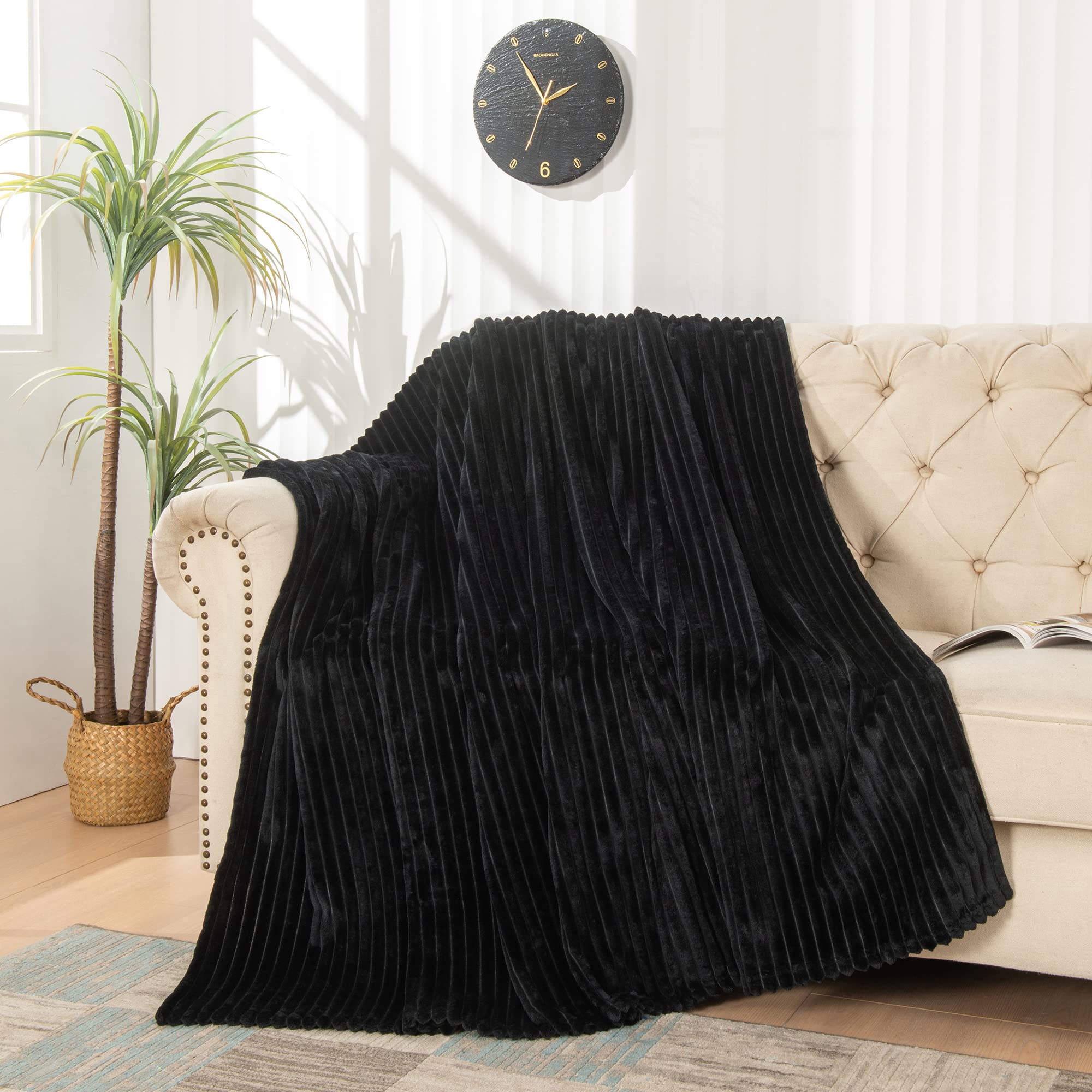 Ultra Super Soft and Light Warm Comfortable Plaid Blanket for Bed Couch Fuzzy Flannel Throw