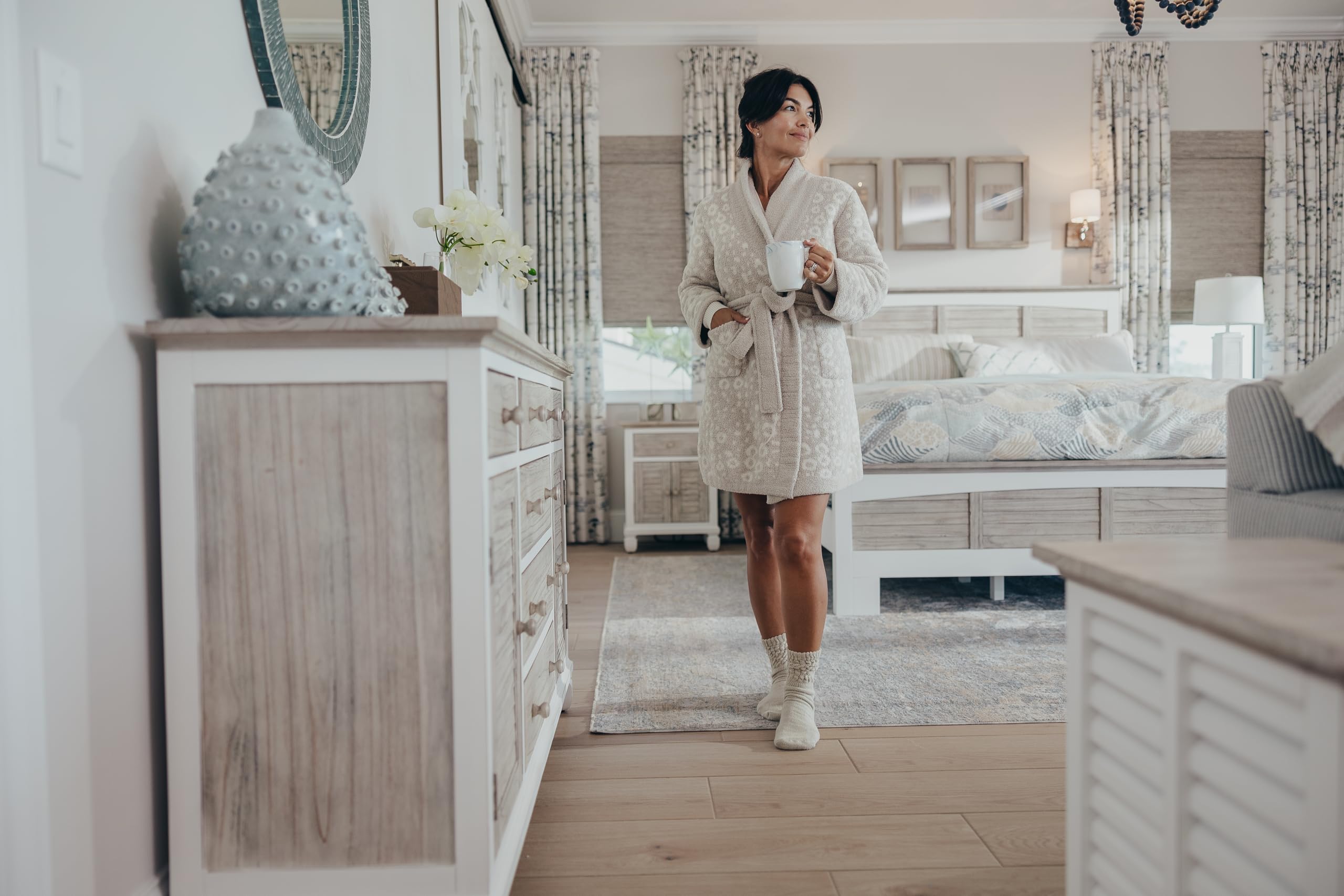 Amazon.com: Sea Winds Trading Islamorada Queen Bed Solid Mindi