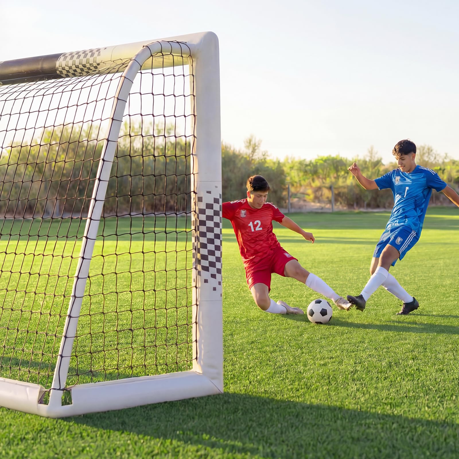 Fußballtor für den Garten, 240 x 160 cm, robustes Fußballnetz mit sicherheitsgepolsterten Metallpfosten, langlebiges Tor mit Trainingsset (Leiter und 12 Hütchen) für Kinder, Jugendliche und Erwachsene