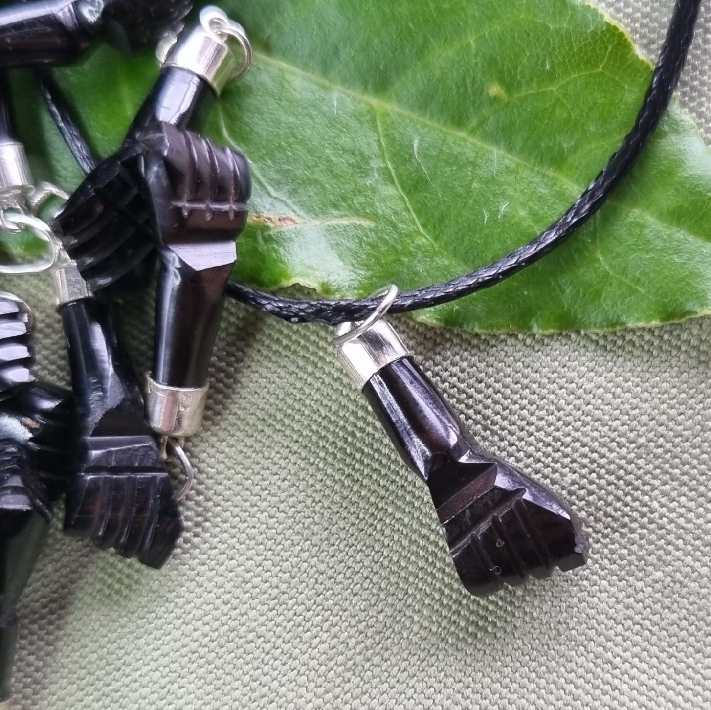 Mano puño de azabache asturiano AUTÉNTICO mal de ojo - incluye cordón, casquillo plata de ley — view 6