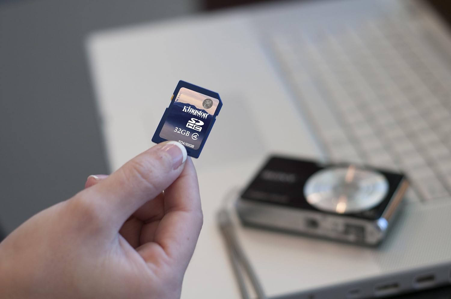 Kingston 4 GB Class 4 SDHC Flash Memory Card 2-Pack SD4/4GB-2P