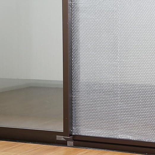 Amazon Co Jp アストロ 窓ガラス 断熱 結露防止シート クリア 無地 3枚セット 断熱フィルム 水で貼れる 貼ってはがせる 623 33 ホーム キッチン