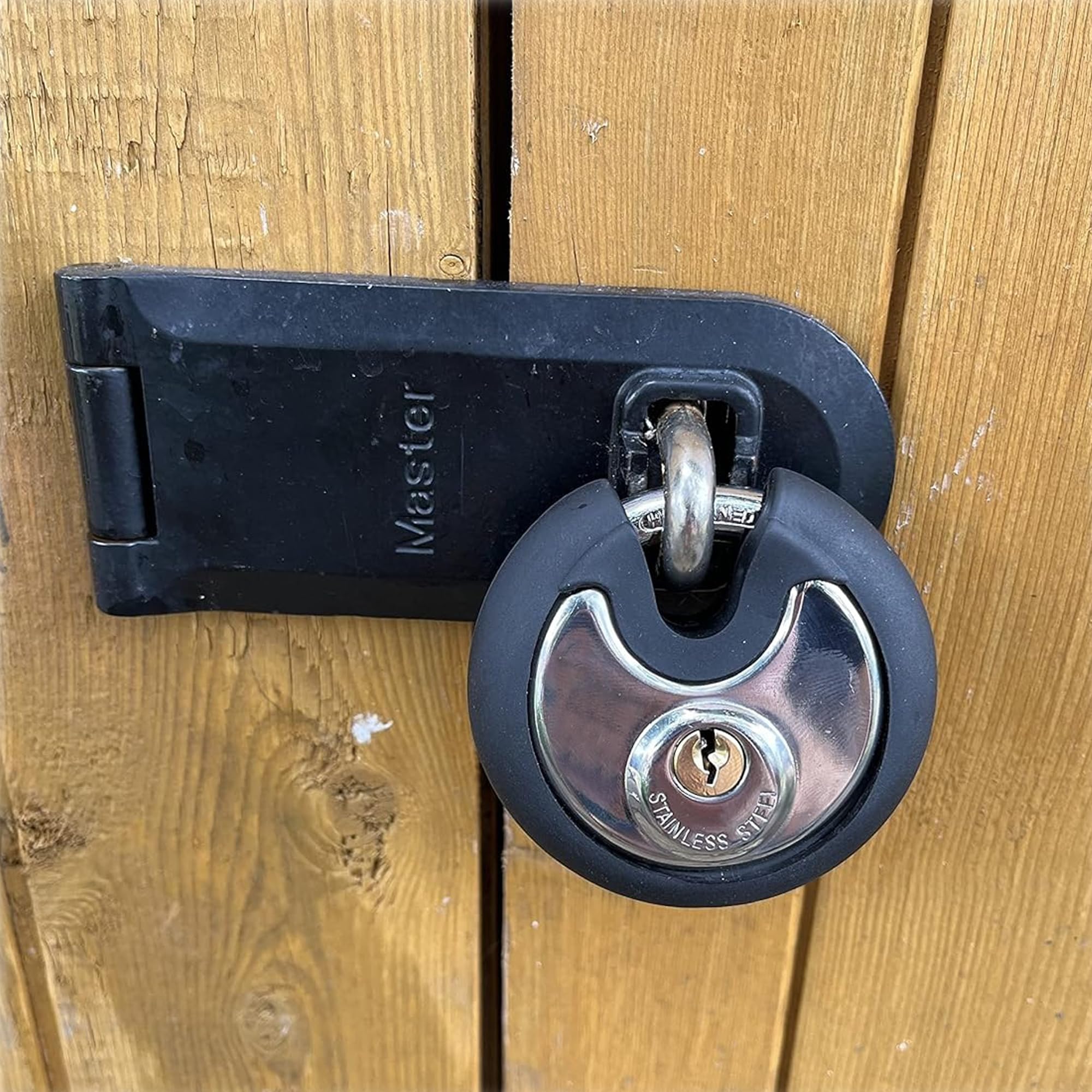 Satargo Heavy Duty Disc Padlock, 74mm Round Lock with Rubber Cover, Stainless Steel Body, Hardened Steel Shackle, 3 Keys - Image 4