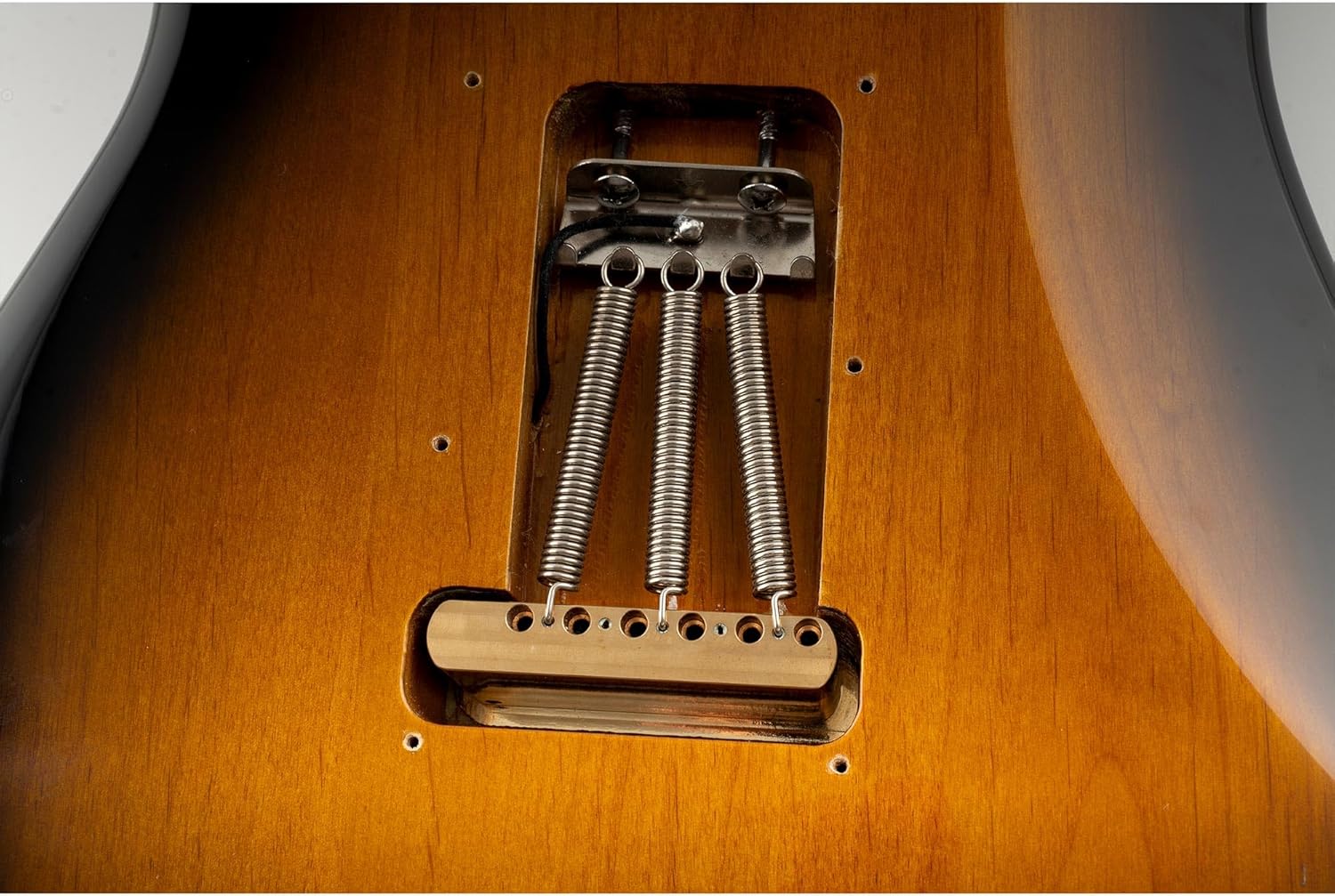 Musiclily Ultra 52.5mm (2-1/16 inch) Standard 6-Screw ST Tremolo Bridge with Vintage Steel Bent Saddles 42mm Solid Brass Block Push-In Arm for Strat Style Electric Guitar, Gold