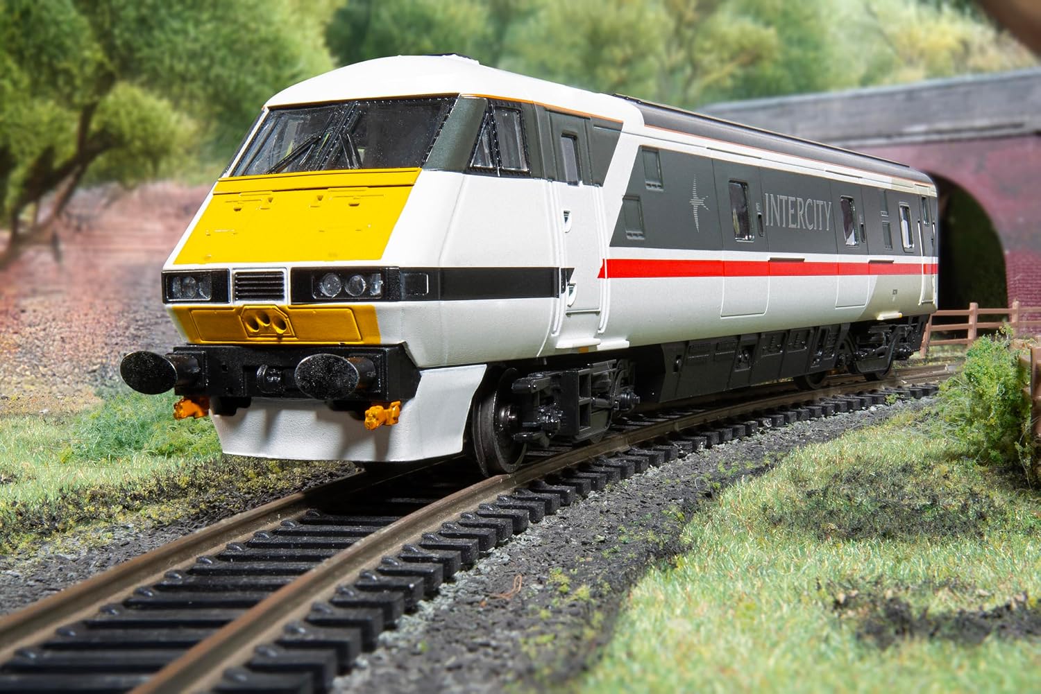 Hornby R40448 BR Intercity Mk4 DVT 82218 Coaches