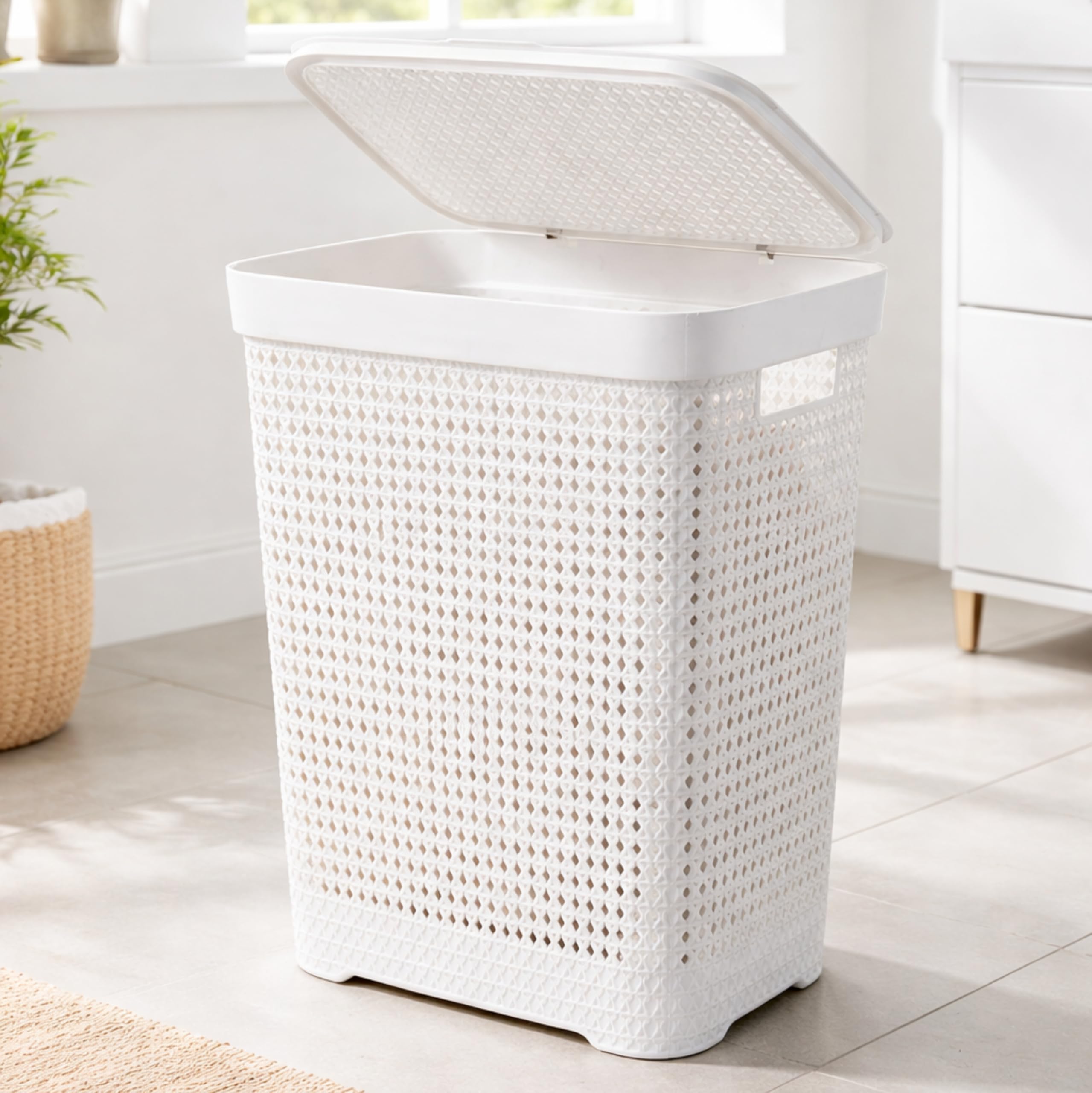 Eden & Willow Large Capacity Plastic Laundry Basket with Lid (60L), with Integrated Handles (White)