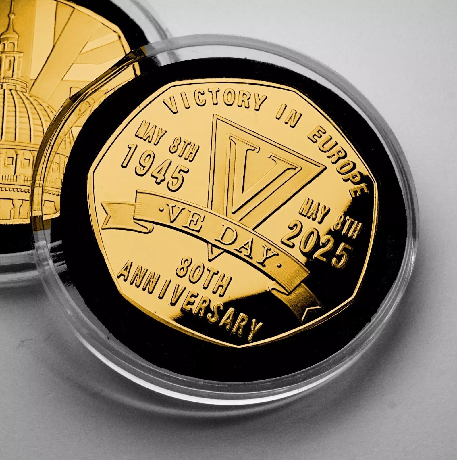 The Commemorative Coin Company VICTORY IN EUROPE 80th Anniversary 24ct Gold Commemorative in Capsule. 1945-2025. VE DAY 8th May WW2 Collectable